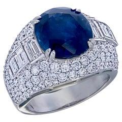 Certificato GIA da 8.38 carati. Anello con zaffiro blu taglio ovale riscaldato dello Sri Lanka in 18 carati W/G