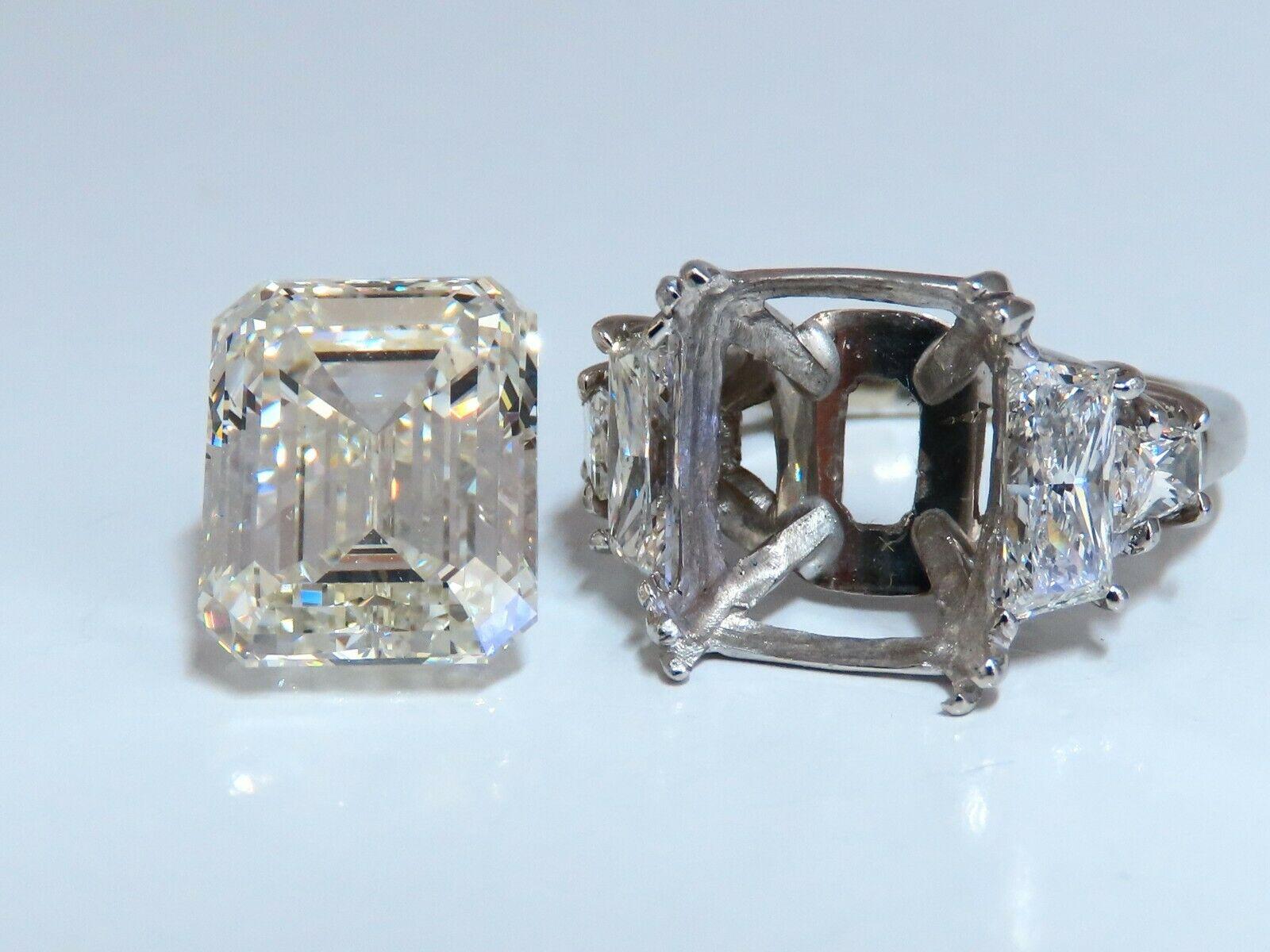 GIA-zertifiziert:: Smaragdschliff & Trapezoide

8::41ct. Brillant im Smaragdschliff. 

GIA-Bericht: 1206966314

K-Farbe Vs-2 Reinheit 

13.22 x 9.79 x 6.69mm

 

Mit .75ct (2) Diamanten im Trapezschliff

& .50ct Diamanten im Baguetteschliff.