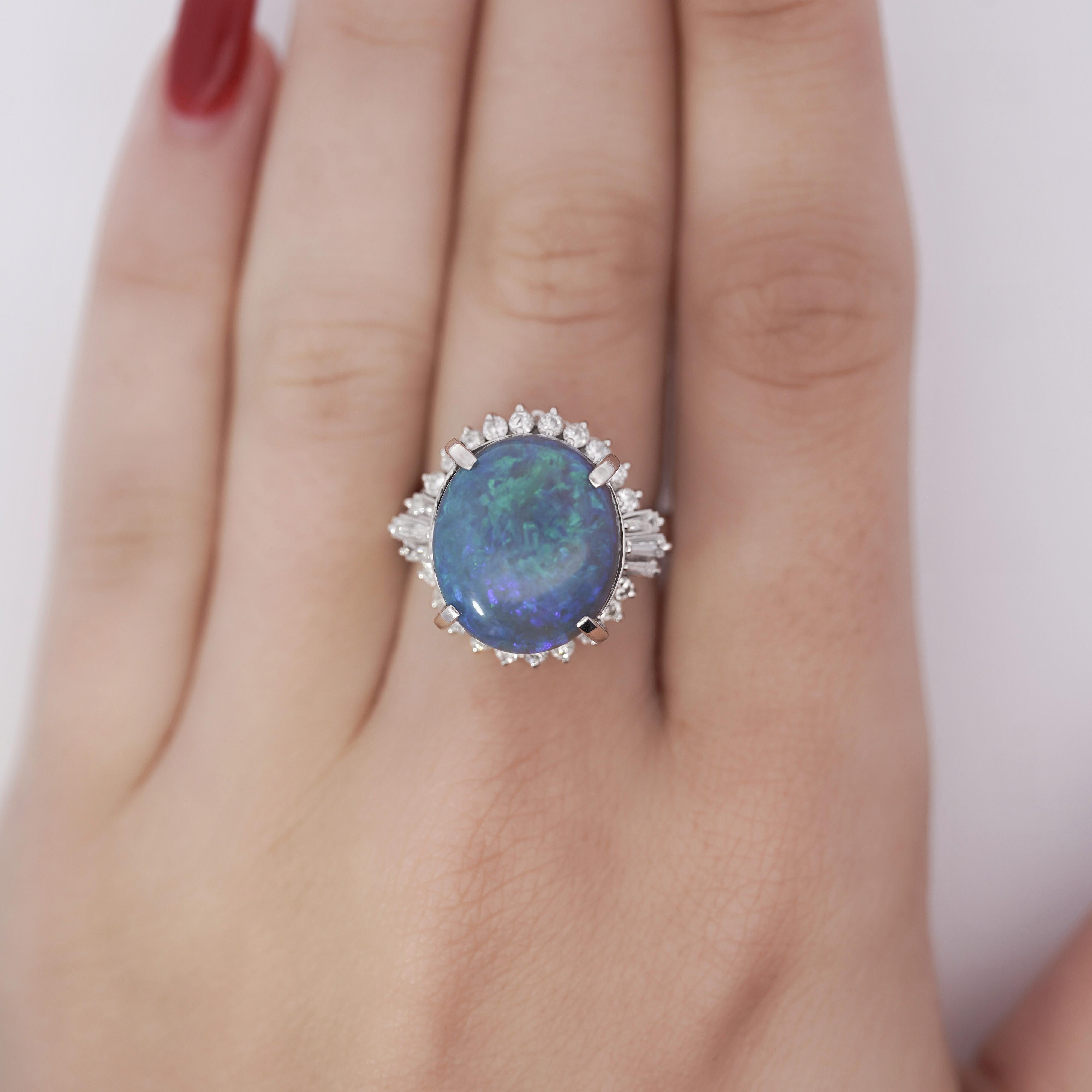 Platinring, GIA-zertifizierter 8,45 Karat schwarzer Opal & Diamant-Halo, Vintage im Zustand „Neu“ im Angebot in Miami, FL