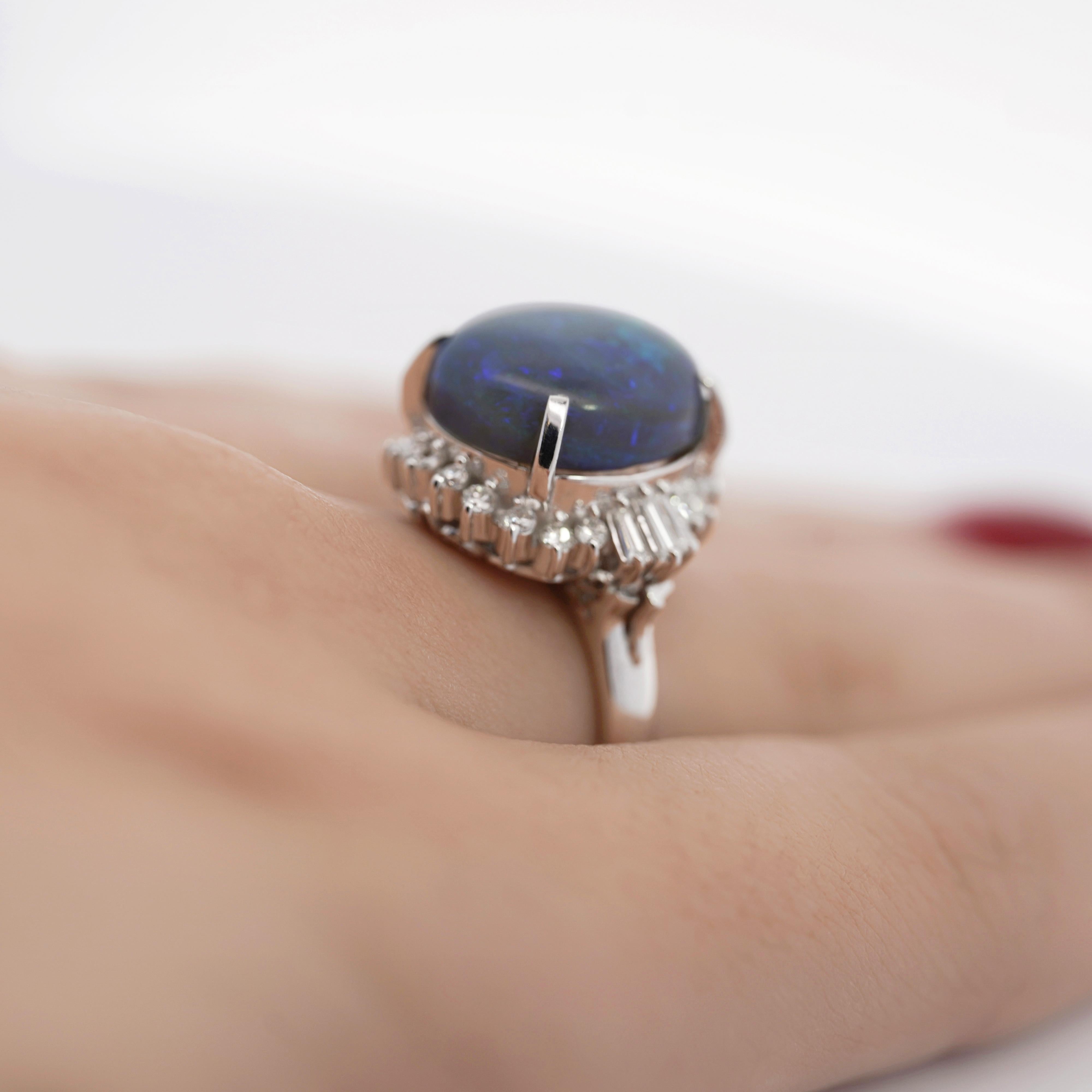 Platinring, GIA-zertifizierter 8,45 Karat schwarzer Opal & Diamant-Halo, Vintage Damen im Angebot