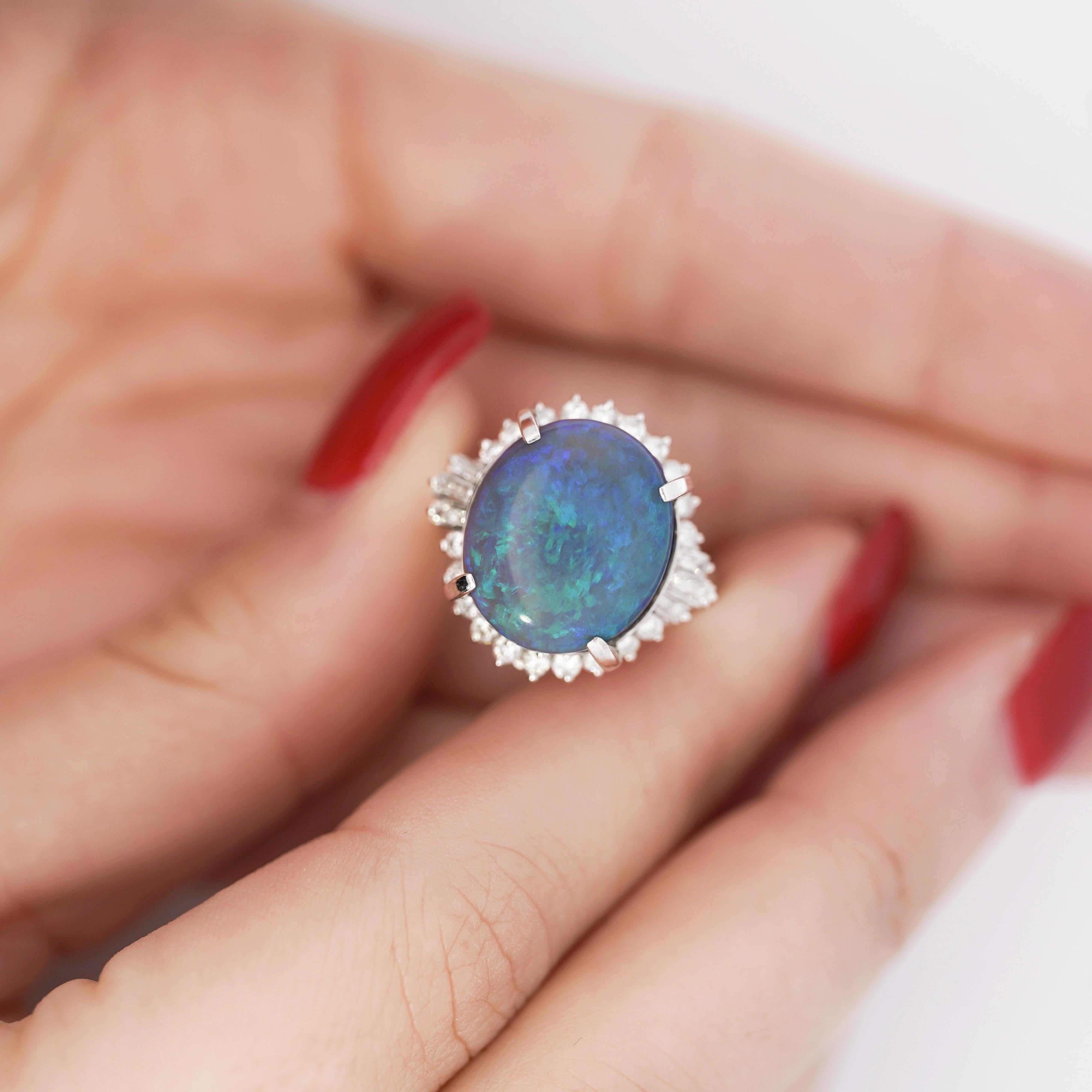 Platinring, GIA-zertifizierter 8,45 Karat schwarzer Opal & Diamant-Halo, Vintage im Angebot 2