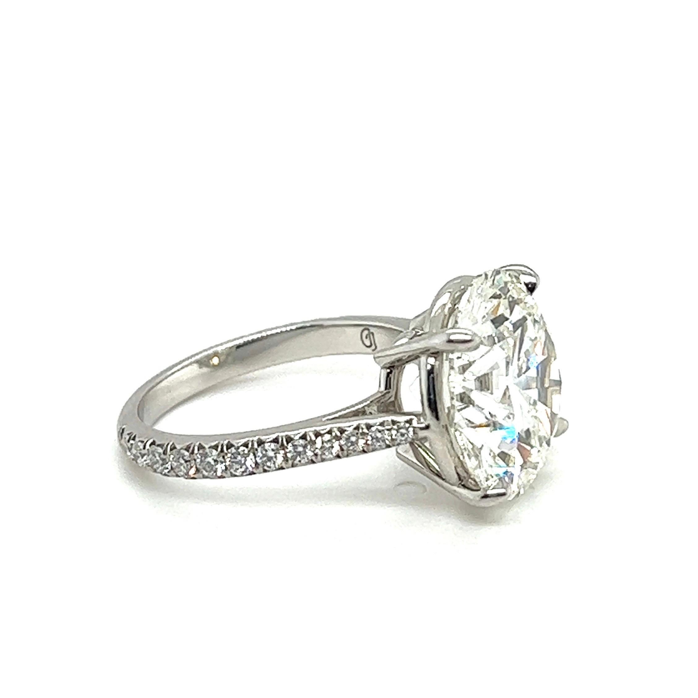 Extraordinary 8.45 carat brilliant-cut diamond and platinum solitaire engagement ring.
Classic solitaire ring centering upon an impressive 8.45 carat brilliant-cut diamond, H / IF. The ring shoulders are decorated with 24 smaller brilliant-cut