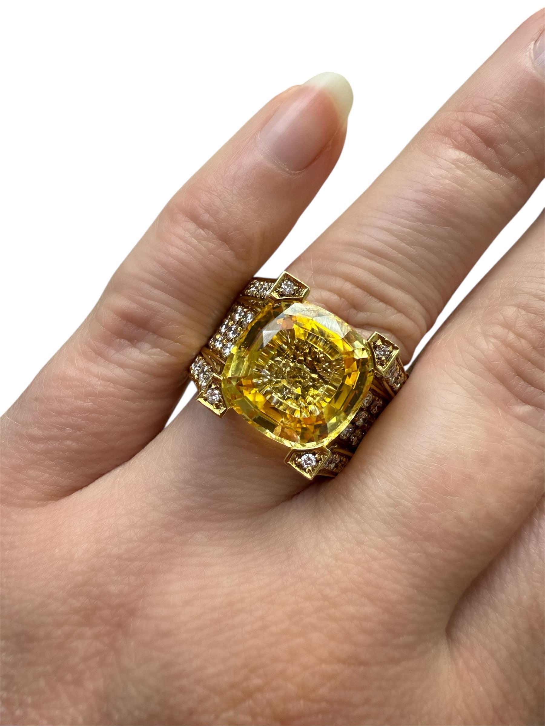 Bague cocktail en saphir jaune et diamants certifiés GIA de 8,45 carats Unisexe en vente
