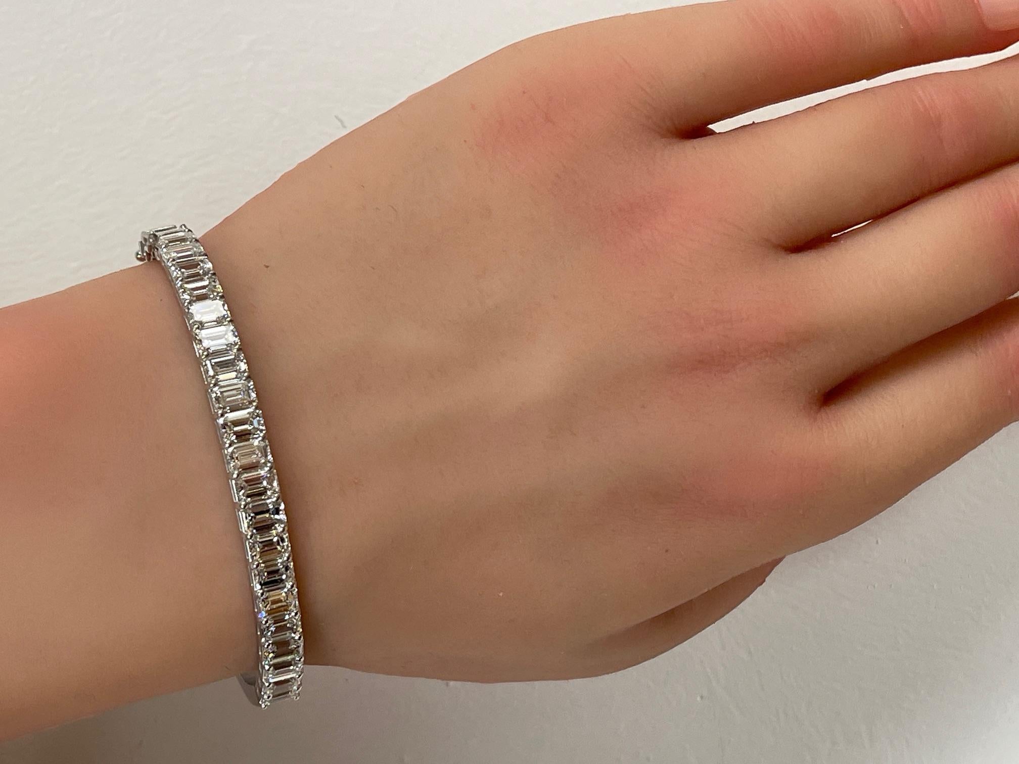 Certificado GIA 8.48 qt. Brazalete de diamantes talla esmeralda en oro blanco de 14 quilates en venta 6
