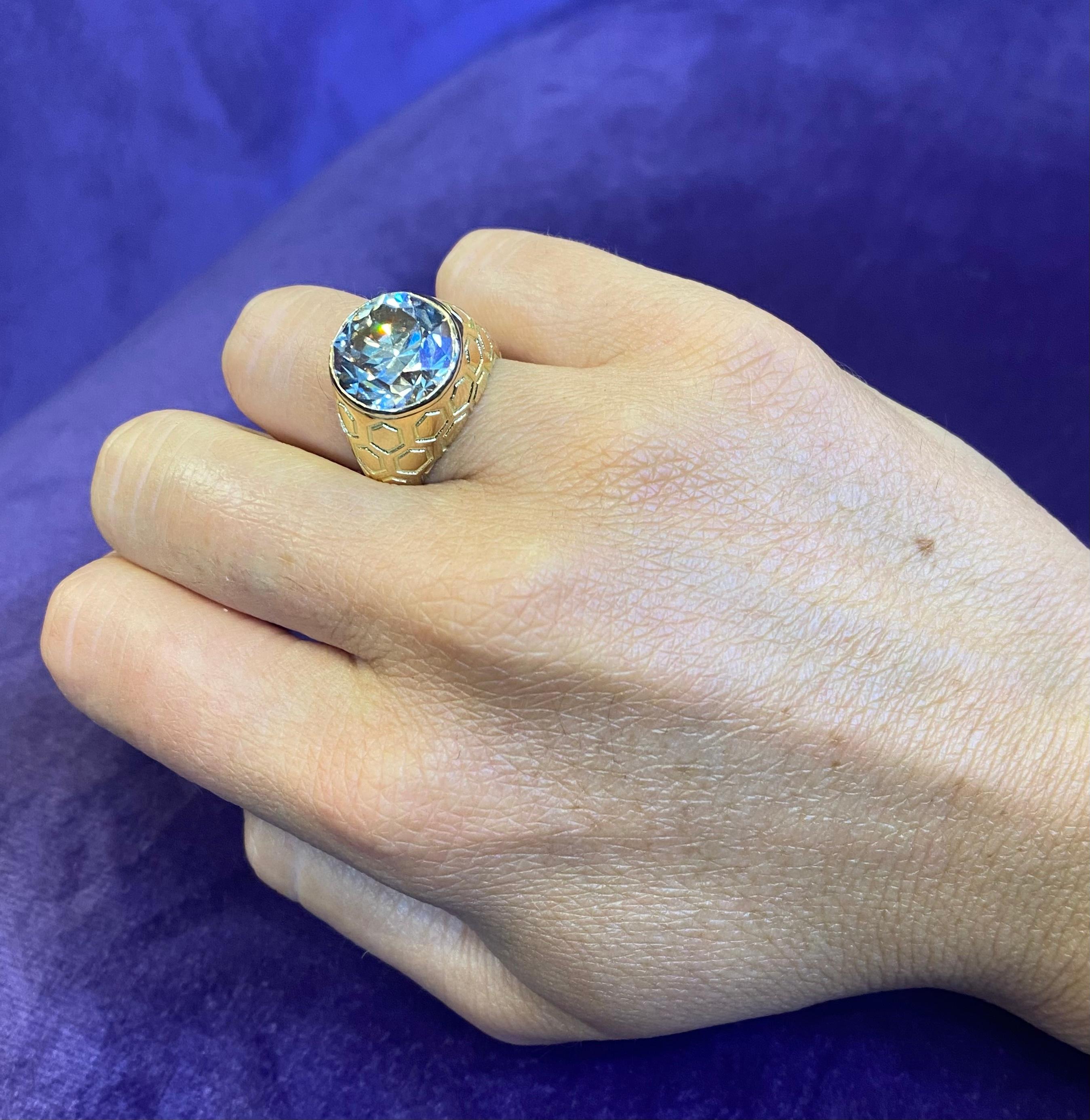 GIA-zertifizierter 8,50 Karat Rundschliff Fancy Color Diamant Herrenring im Angebot 1
