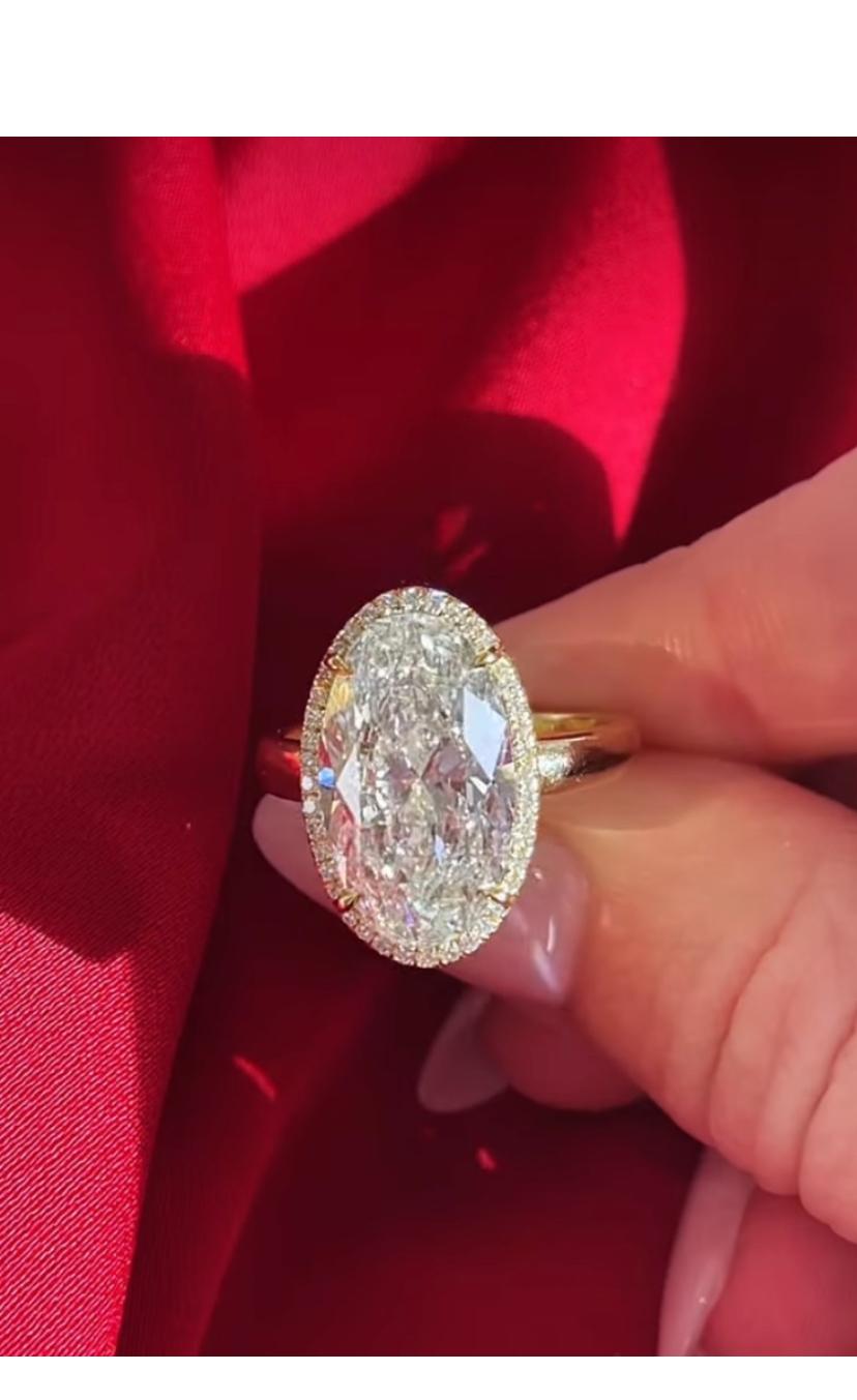 Bague solitaire exquise en diamants, au design contemporain, d'un style élégant et raffiné.
Rehaussez votre beauté intemporelle et ajoutez une touche de charme et de sophistication à votre look.
Magnifique bague en 18k avec un brillant diamant