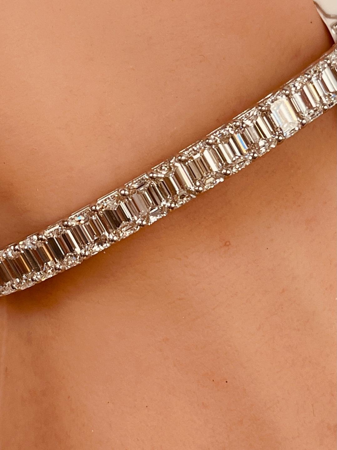 De las mujeres Certificado GIA 8.48 qt. Brazalete de diamantes talla esmeralda en oro blanco de 14 quilates en venta