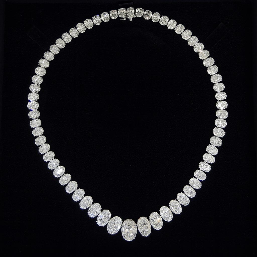 GIA Certified 85.10 Carat Oval Brilliant Cut Diamond Riviera Necklace For Sale 2