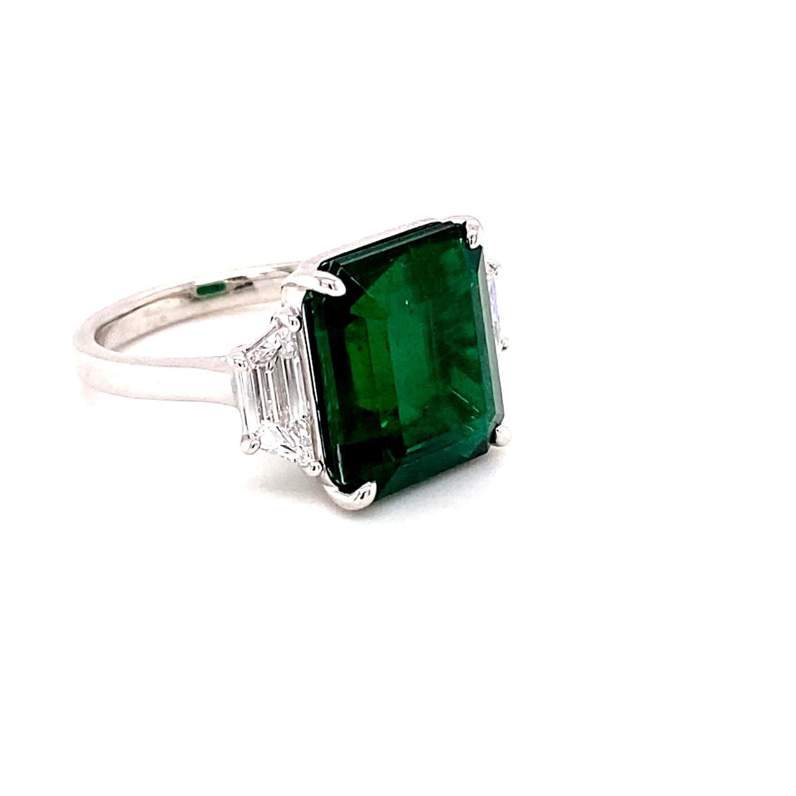 GIA certified emerald cut emerald weighing 8.56 carats
Measuring (13.49x11.88x6.87) mm
Two trapezoid diamonds weighing .93 carats
Set in Platinum