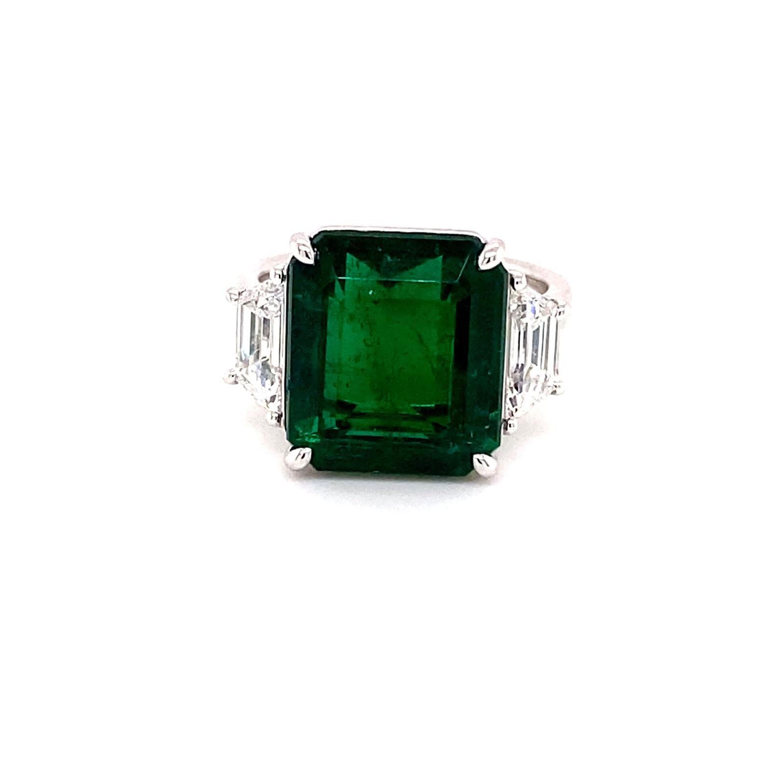 GIA Certified 8.56 Carat Emerald Cut Emerald & Diamond Ring in Platinum In New Condition For Sale In Great Neck, NY
