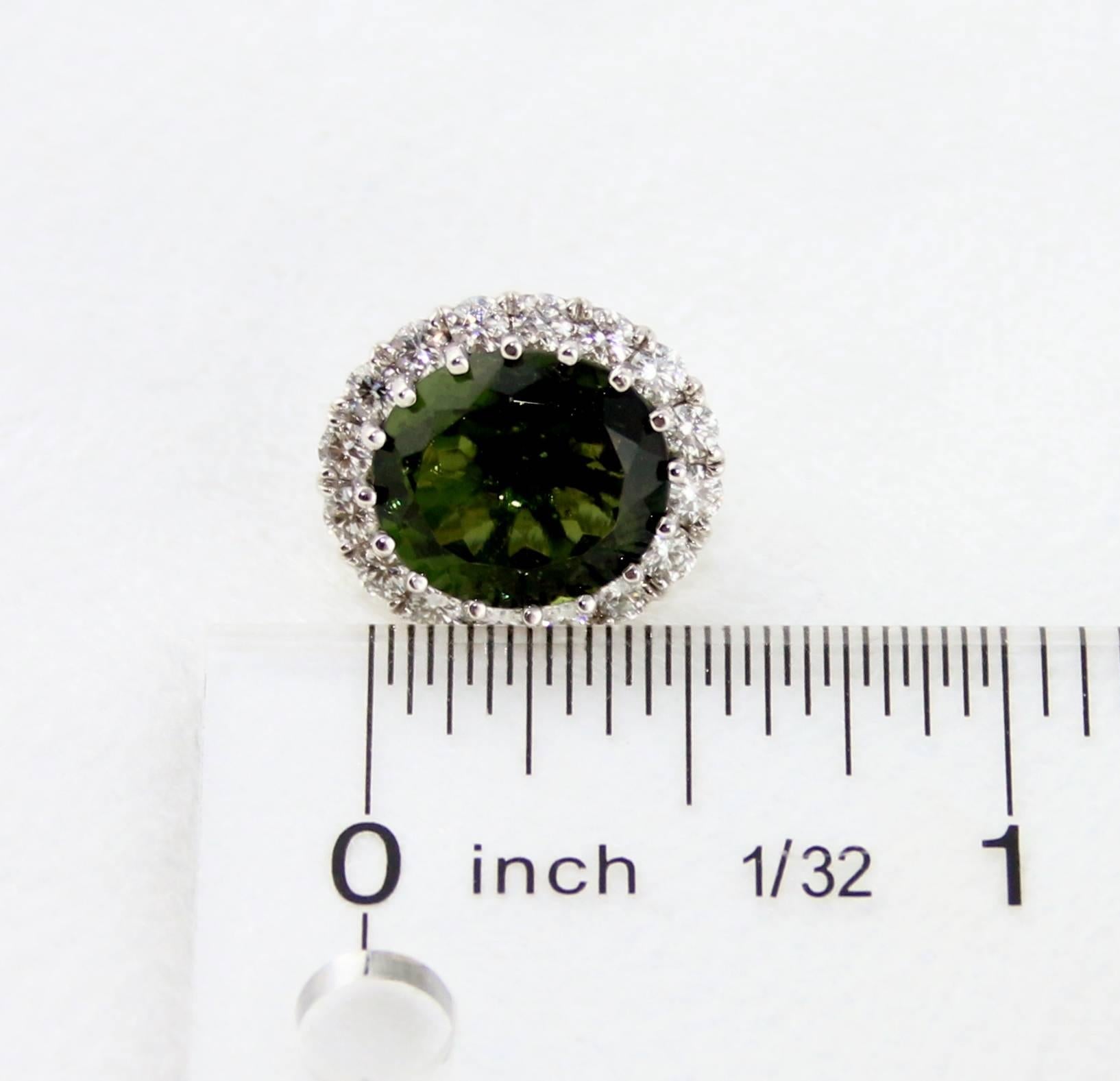 GIA-zertifizierte 8,63 Karat ovale Moldavite-Diamant-Ohrringe aus Gold im Zustand „Neu“ im Angebot in New York, NY