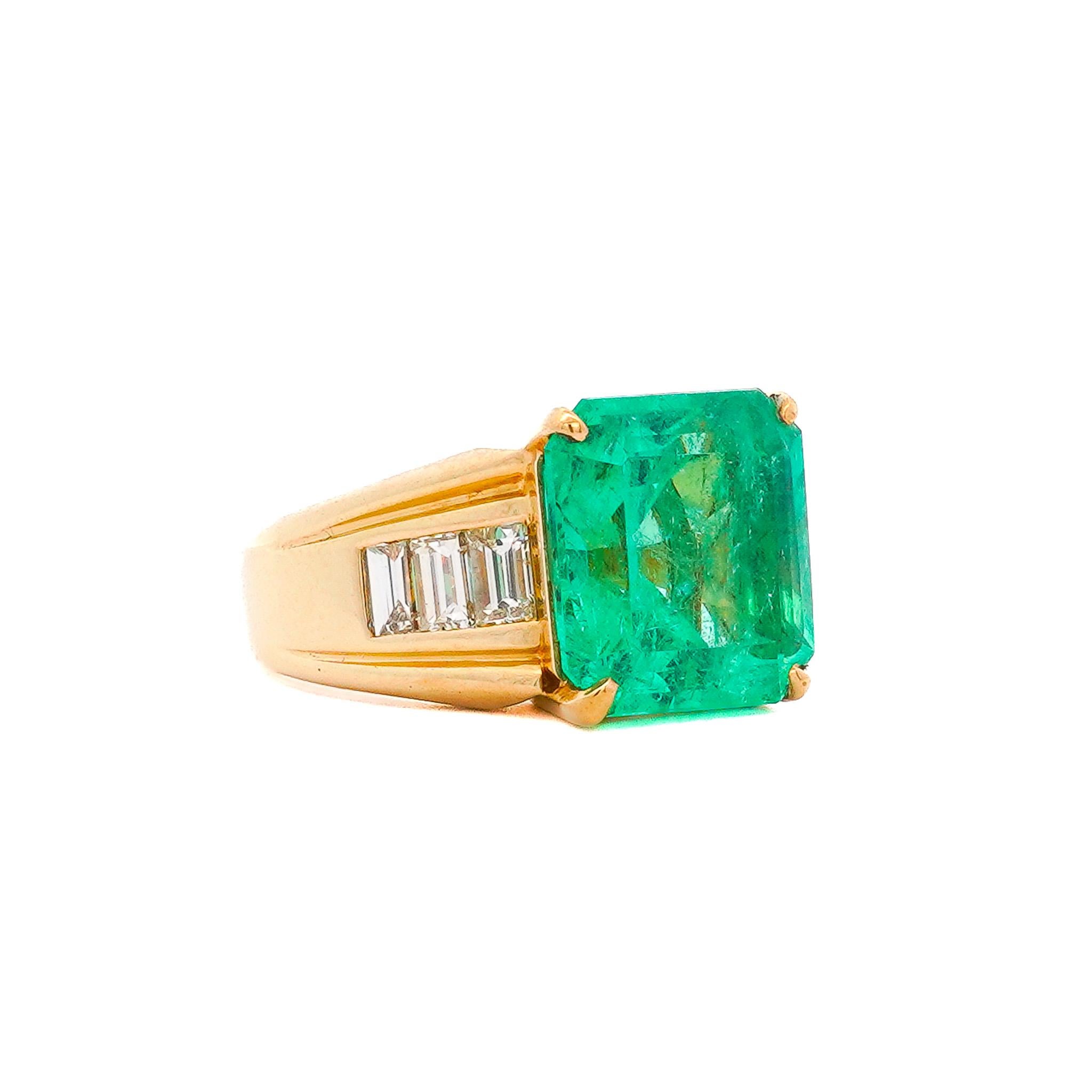 GIA Certified 8.64 Carat Colombian Emerald & Baguette Diamond Ring in 18K Gold For Sale 2