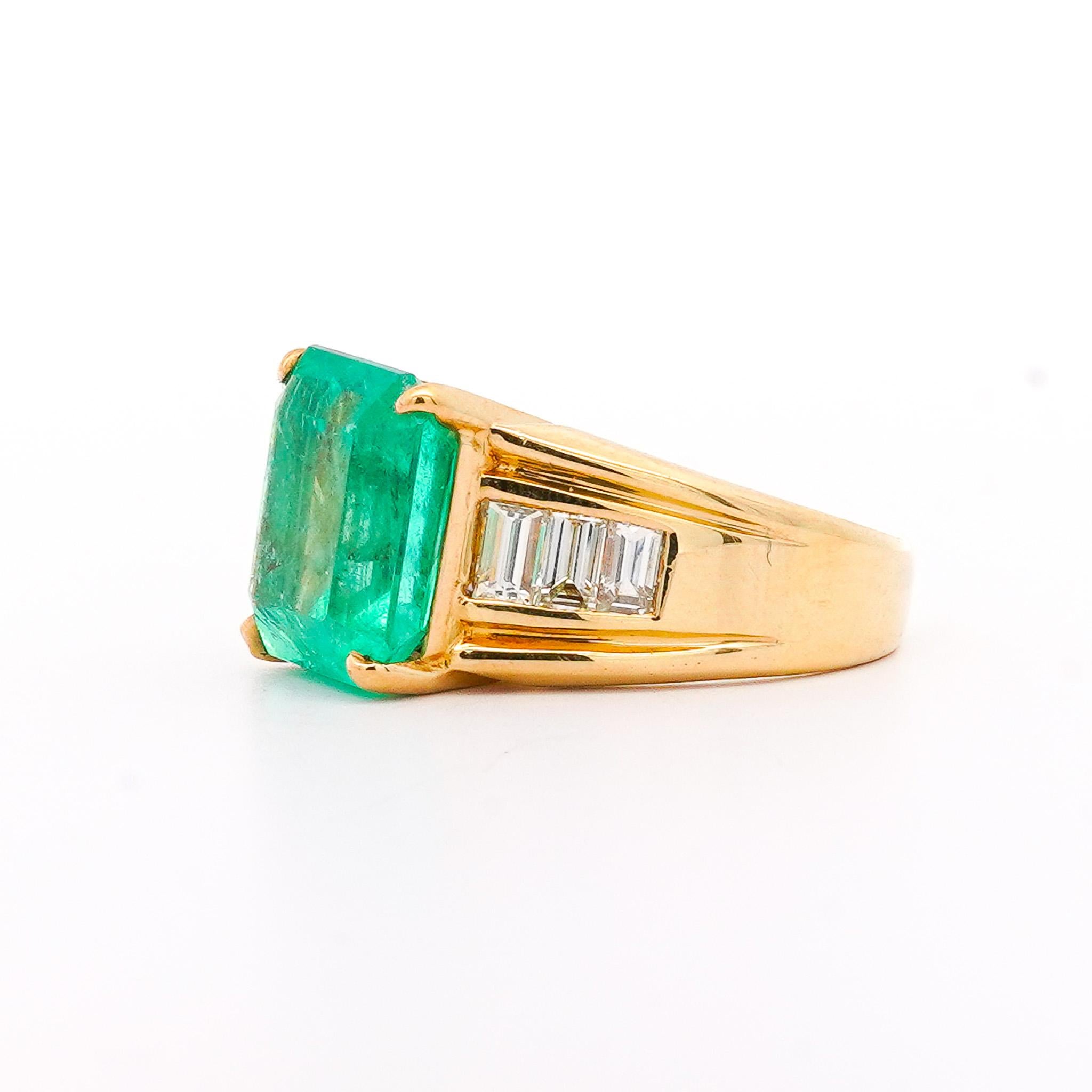 GIA Certified 8.64 Carat Colombian Emerald & Baguette Diamond Ring in 18K Gold For Sale 3