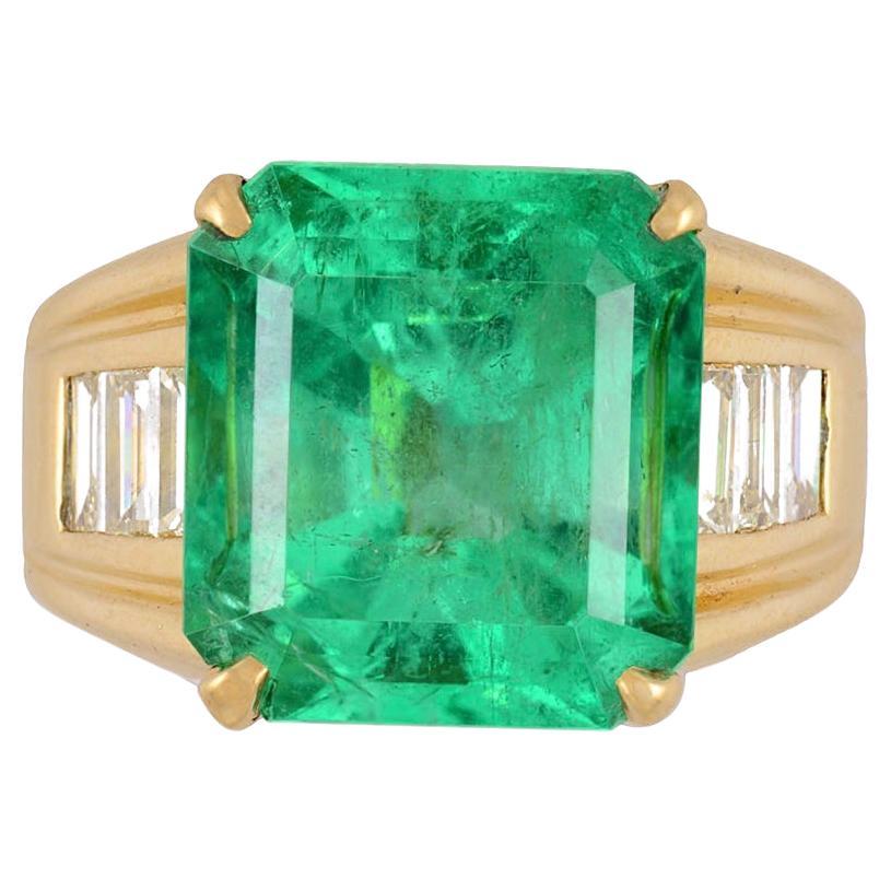 GIA Certified 8.64 Carat Colombian Emerald & Baguette Diamond Ring in 18K Gold  For Sale
