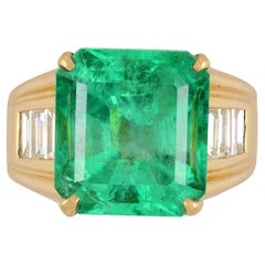 Vintage GIA Certified 8.64 Carat Colombian Emerald & Baguette Diamond Ring in 18K Gold 