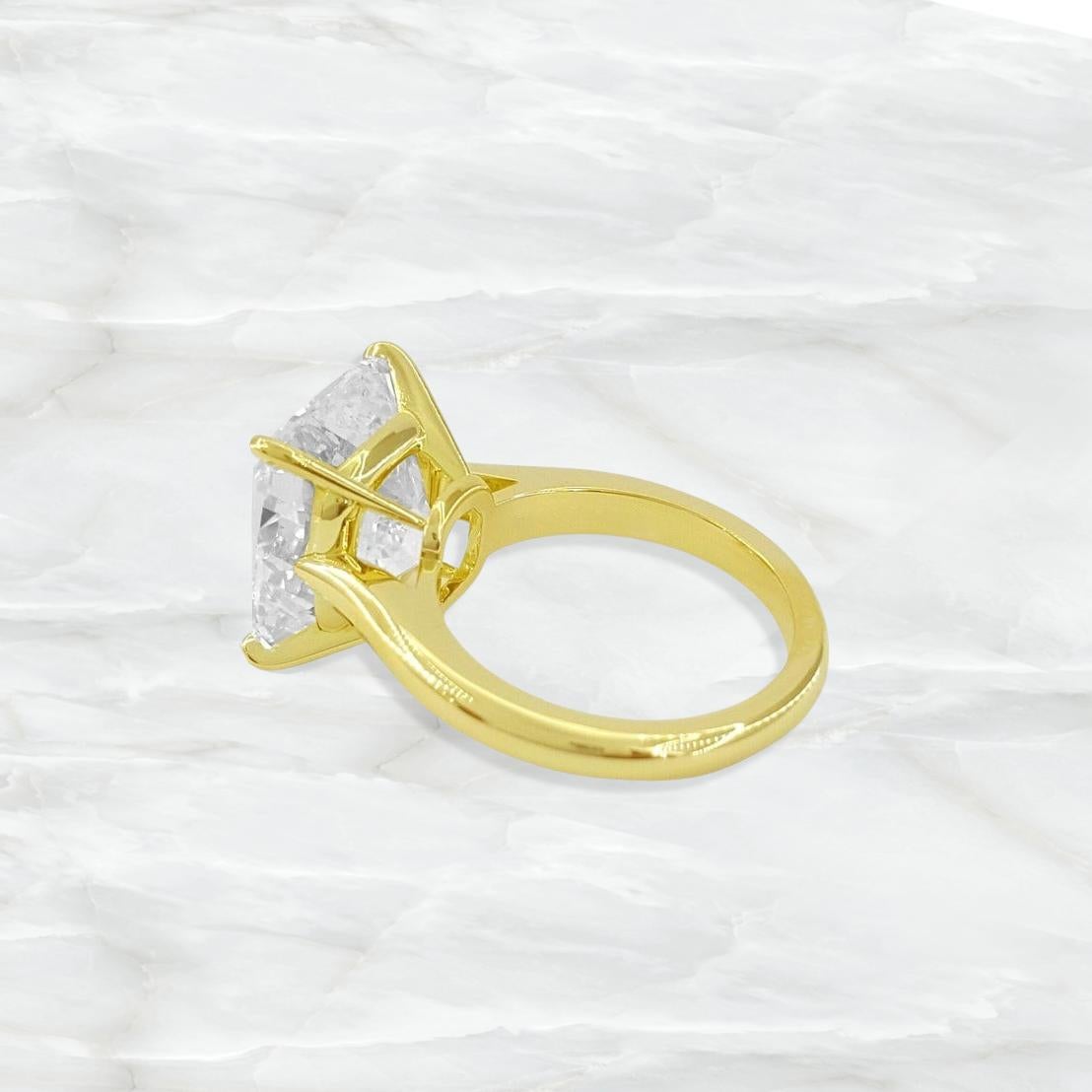 Anillo de oro amarillo de 18 quilates con diamante talla cojín de 8,64 quilates certificado por el GIA Contemporáneo en venta