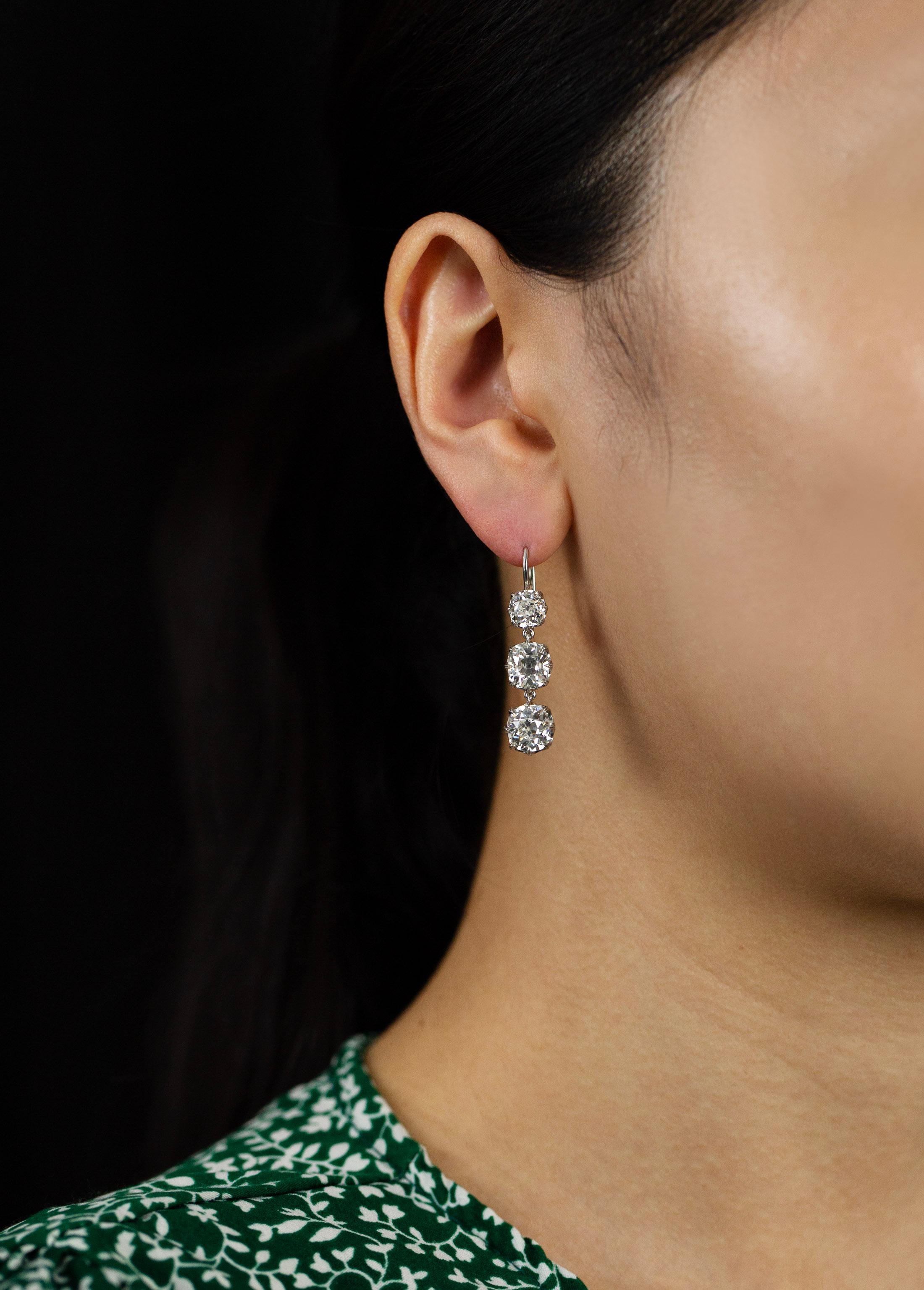 Boucles d'oreilles pendantes anciennes en diamants taille vieille mine de 8,64 carats au total, certifiés GIA en vente 1