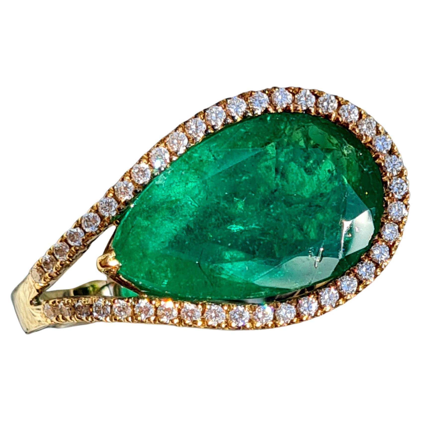 GIA Certified 8.71 CT Colombian Emerald Ring In New Condition For Sale In Deland, FL