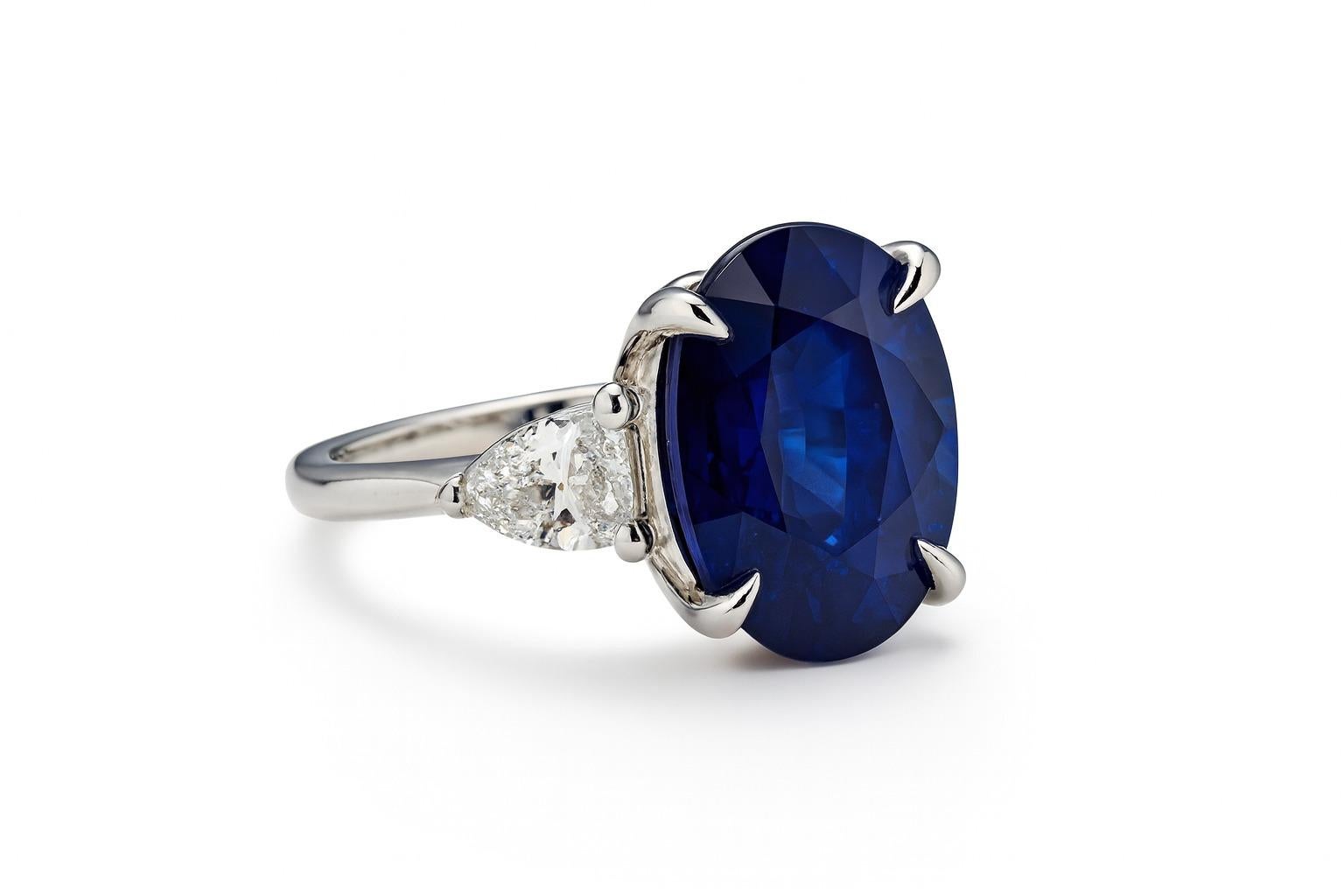 GIA zertifiziert 8,74 Karat ovalen blauen Saphir und Schild Diamant Platin-Ring im Zustand „Neu“ im Angebot in Chicago, IL