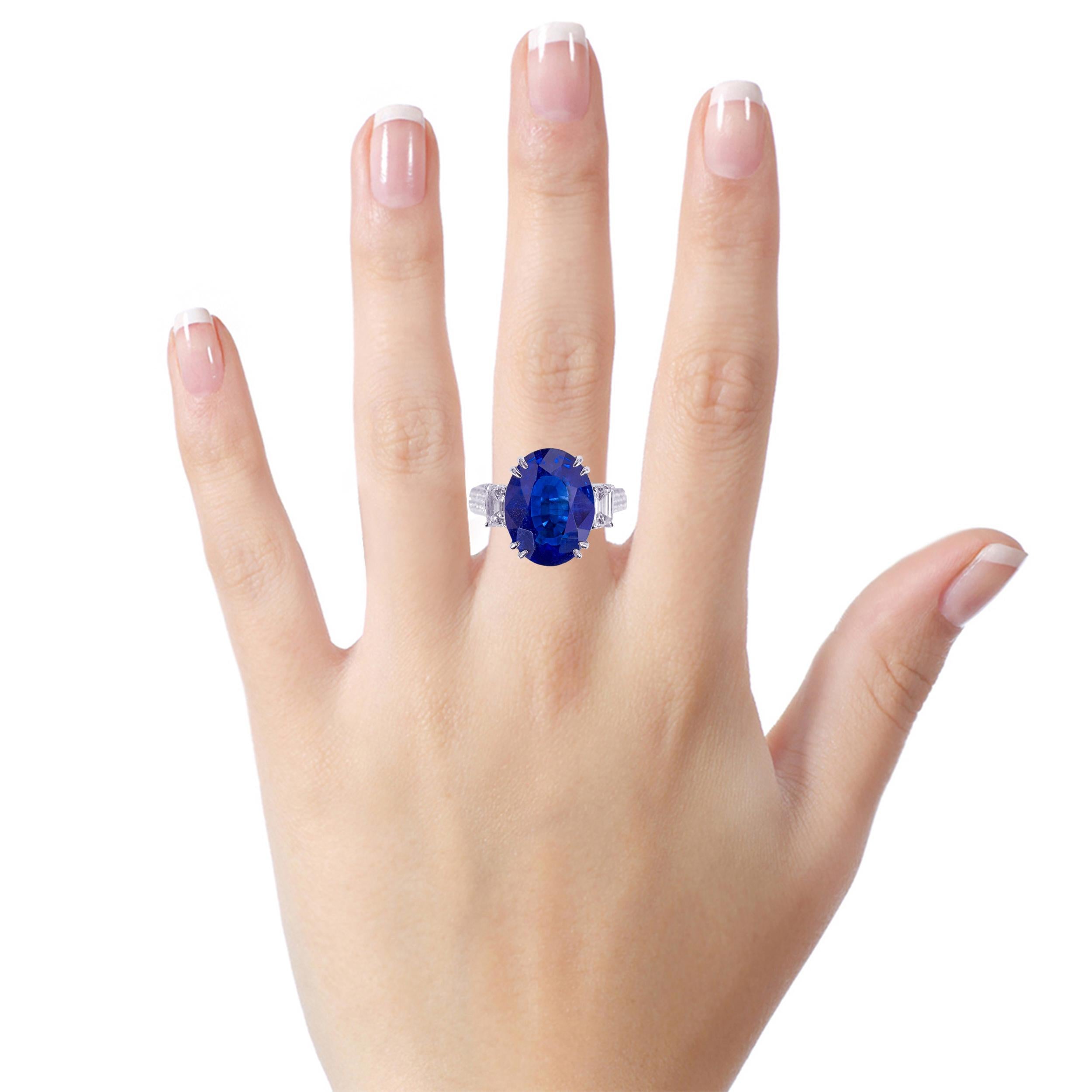 Oval Cut GIA Certified 8.90 Carat Royal Blue Sapphire Cocktail Ring in 18 Karat Gold For Sale