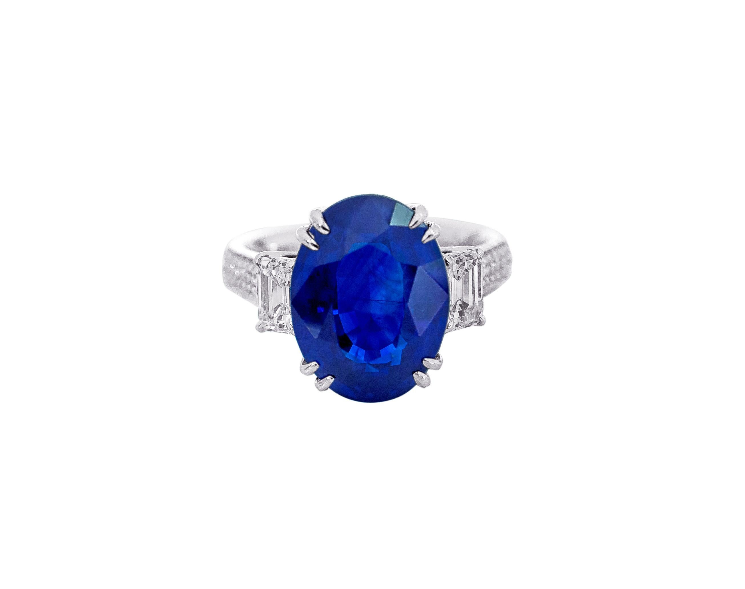 GIA Certified 8.90 Carat Royal Blue Sapphire Cocktail Ring in 18 Karat Gold For Sale 3
