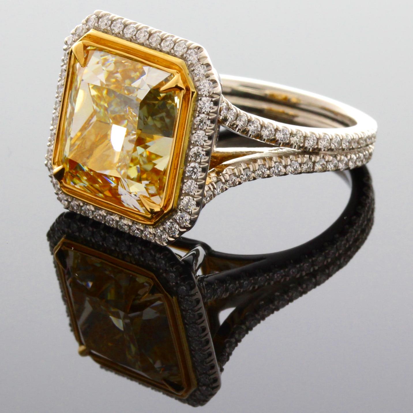 GIA Certified 8.93 Carat Radiant Cut Natural Fancy Yellow VS2 Diamond Platinum In New Condition For Sale In New York, NY