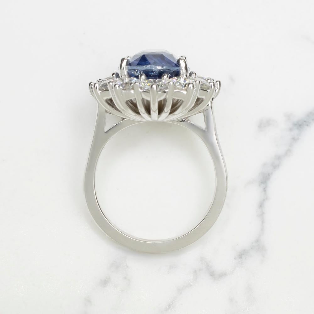 Modern GIA Certified 8.94 Carat Unheated KASHMIR Blue Sapphire Oval Diamond Ring For Sale