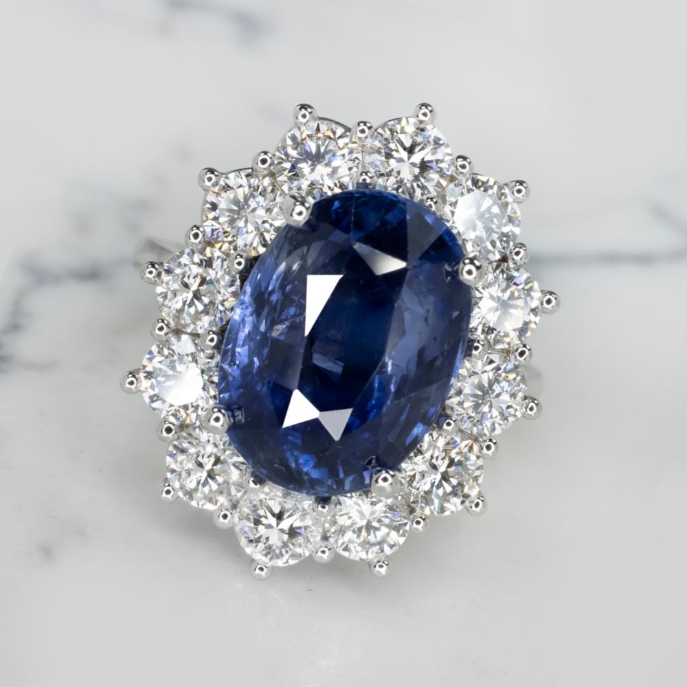 Oval Cut GIA Certified 8.94 Carat Unheated KASHMIR Blue Sapphire Oval Diamond Ring For Sale