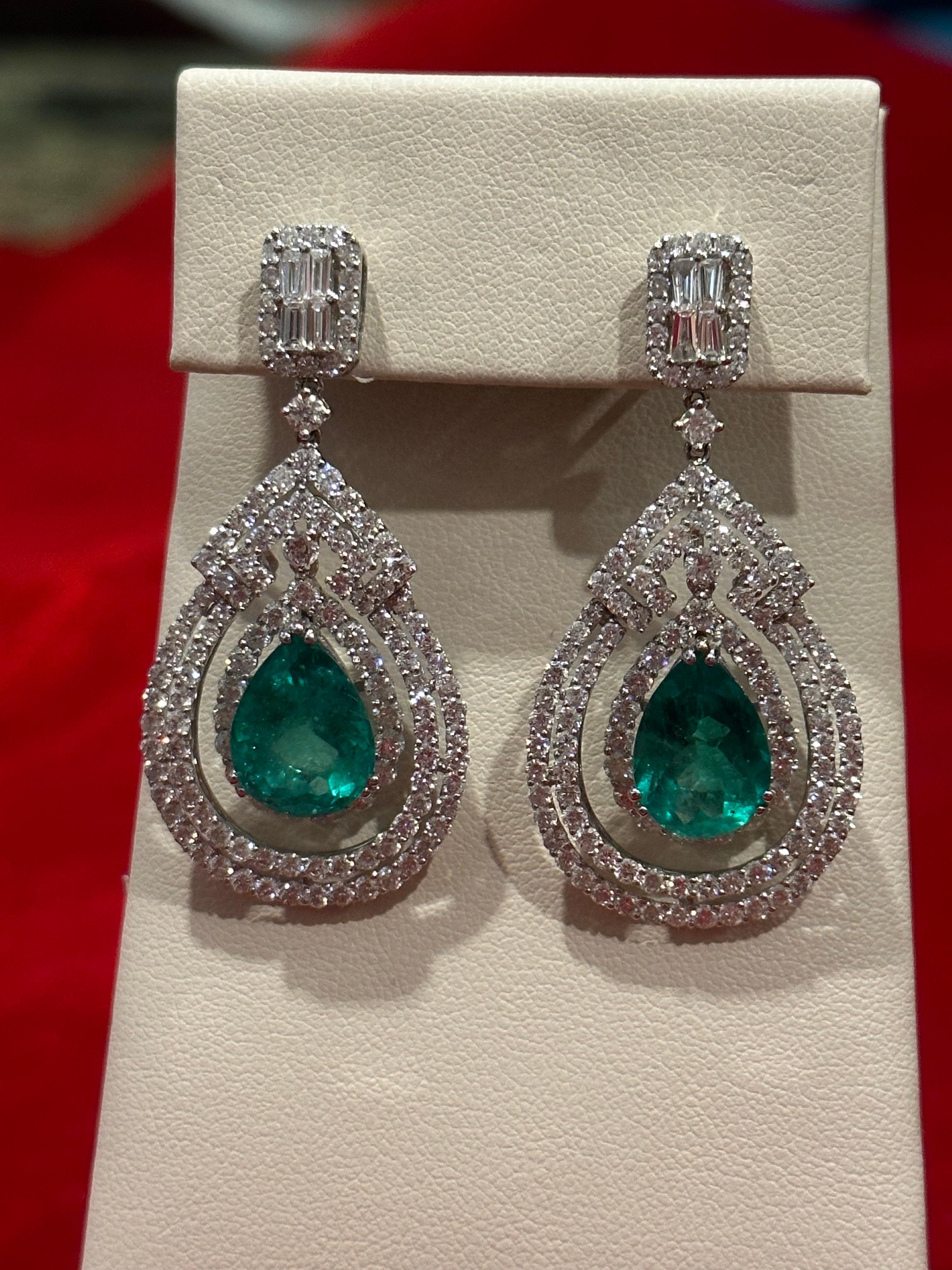 Pear Cut GIA Certified 8Ct Colombian Pear Emerald Diamond Hanging/ Drop Earrings 18K Gold For Sale