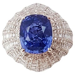 Bague en or blanc 18 carats sertie d'un saphir bleu de Ceylan de 8 carats et de diamants, certifié GIA