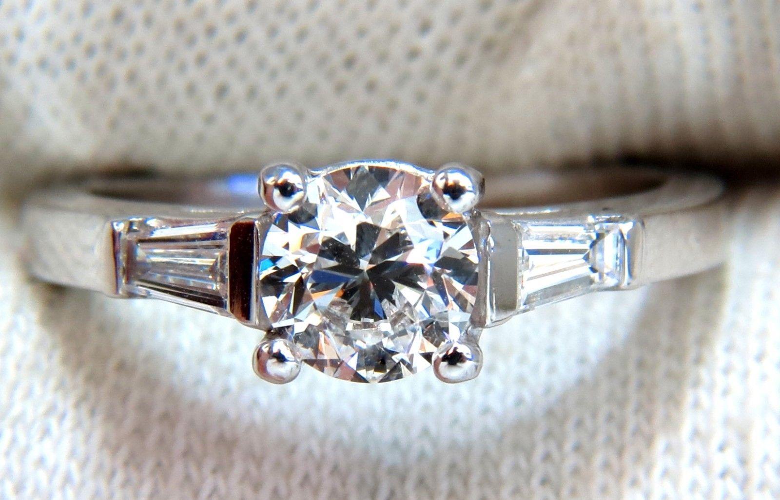 Taille ronde Bague de fiançailles en platine avec diamants ronds de 0,90 carat et 0,36 carat certifiés GIA en vente