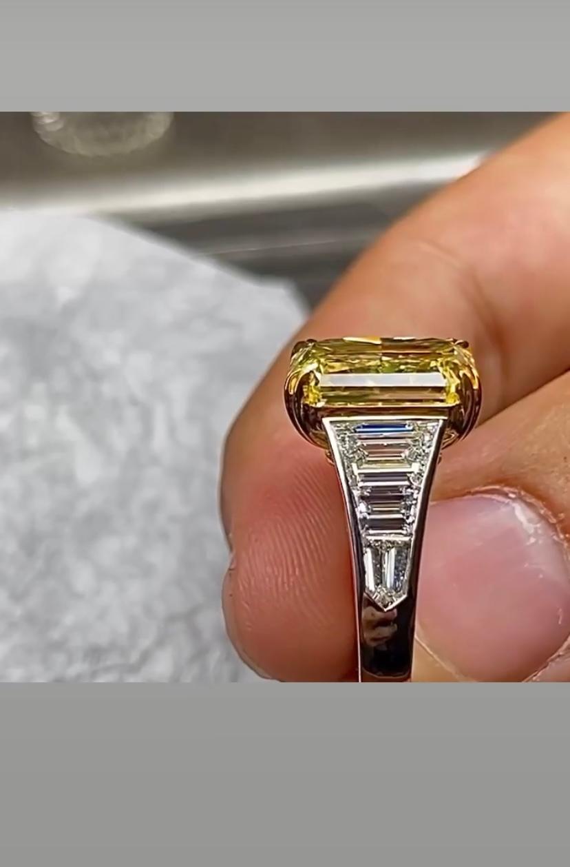 GIA Certified 9.00 Carat Fancy Yellow Diamond  18K Gold Ring For Sale 5