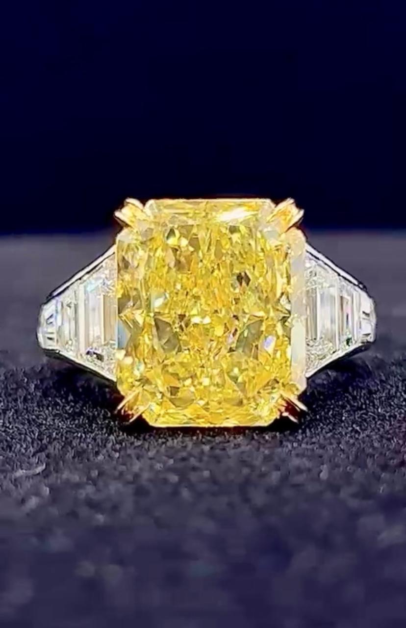 An exquisite Fancy Diamond Ring, so vibrant and amazing color , is so extremely rare and prized for their unique beauty.
Due to their scarcity , fancy diamonds are highly valuable and coveted by collectors and jewelry enthusiasts worldwide. This