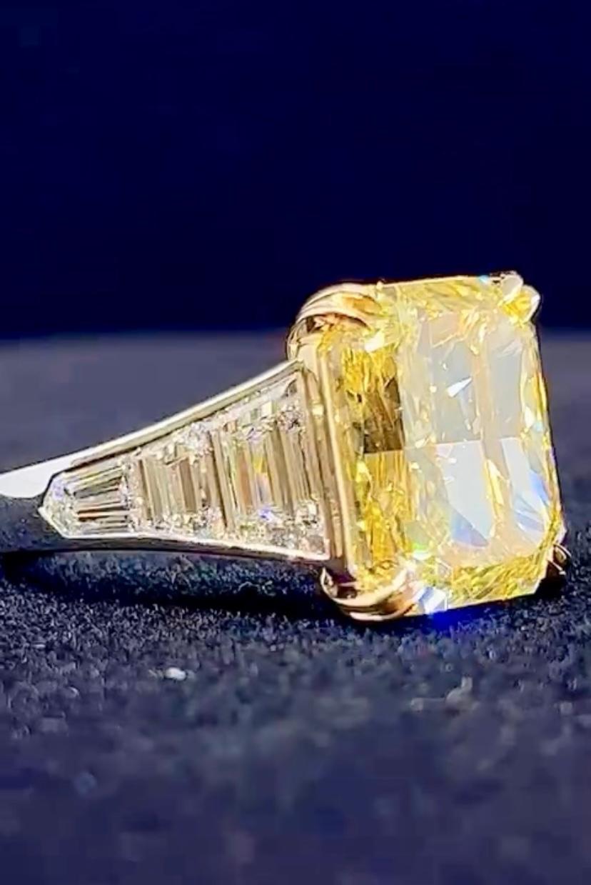 Radiant Cut GIA Certified 9.00 Carat Fancy Yellow Diamond  18K Gold Ring For Sale
