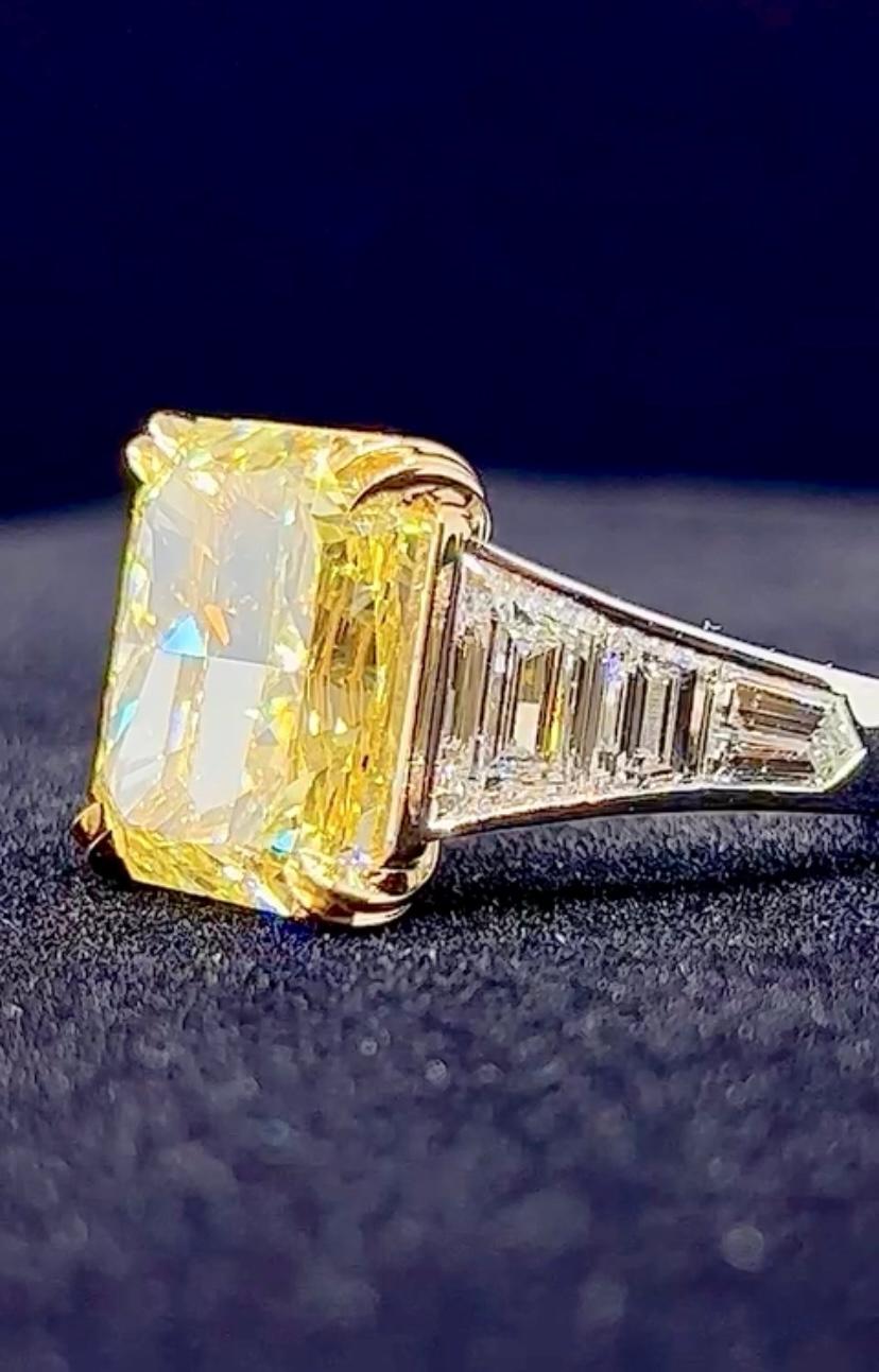 Women's GIA Certified 9.00 Carat Fancy Yellow Diamond  18K Gold Ring For Sale