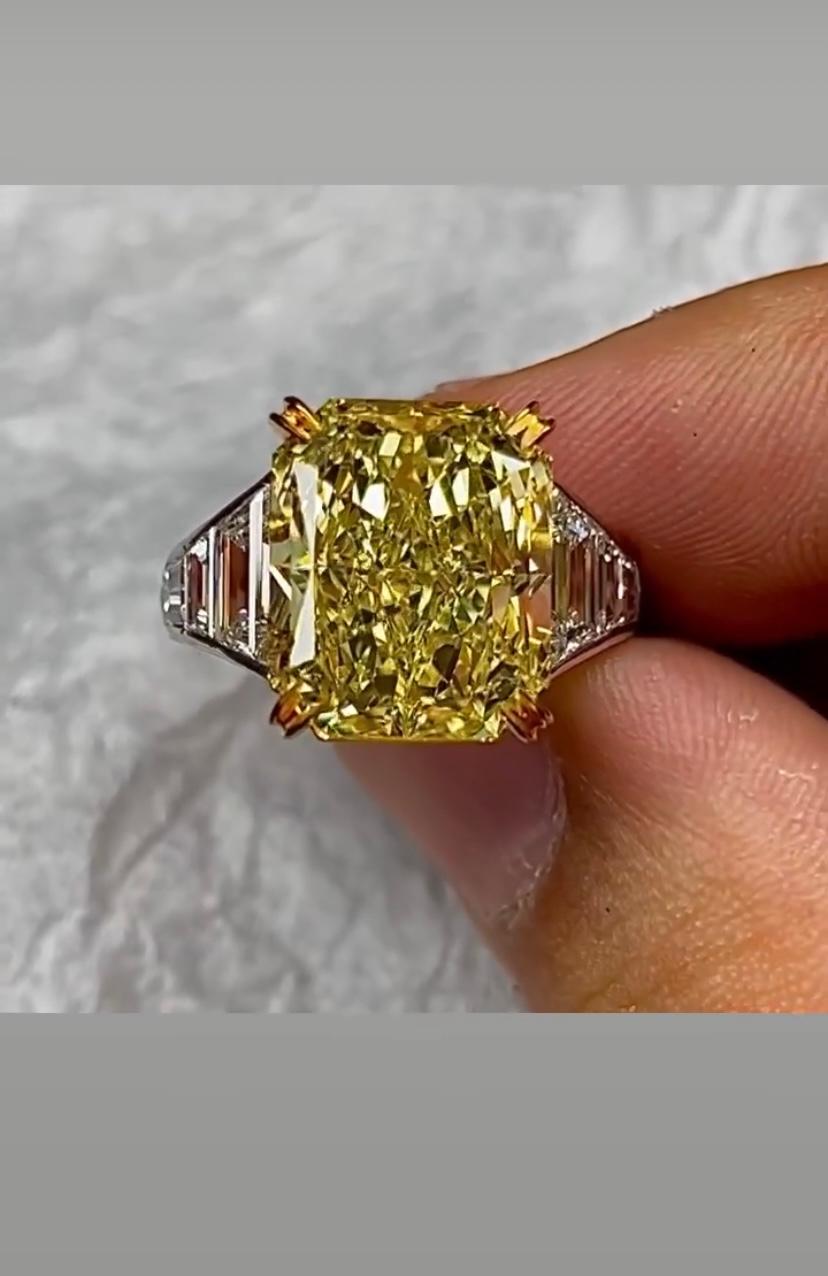 GIA Certified 9.00 Carat Fancy Yellow Diamond  18K Gold Ring For Sale 2