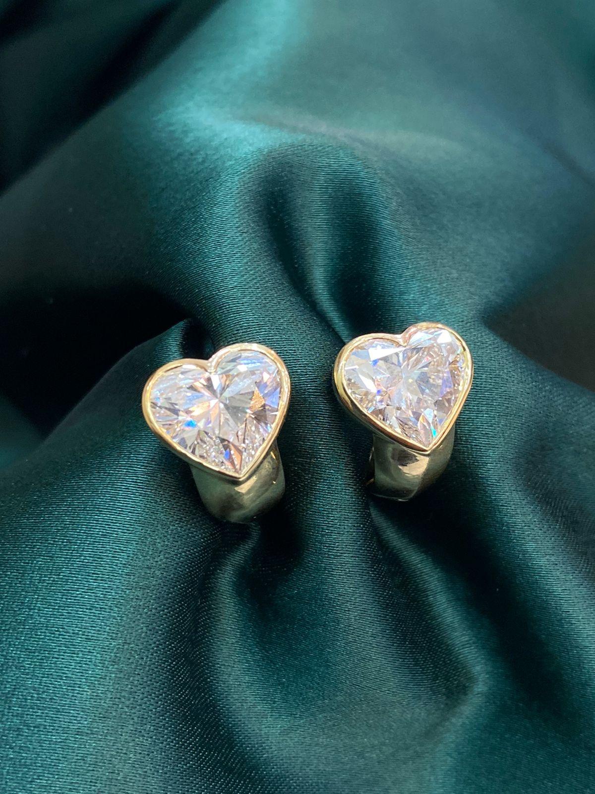 Women's or Men's GIA Certified 9.00 Carats Natural Diamonds  18K Gold Heart Earrings  For Sale