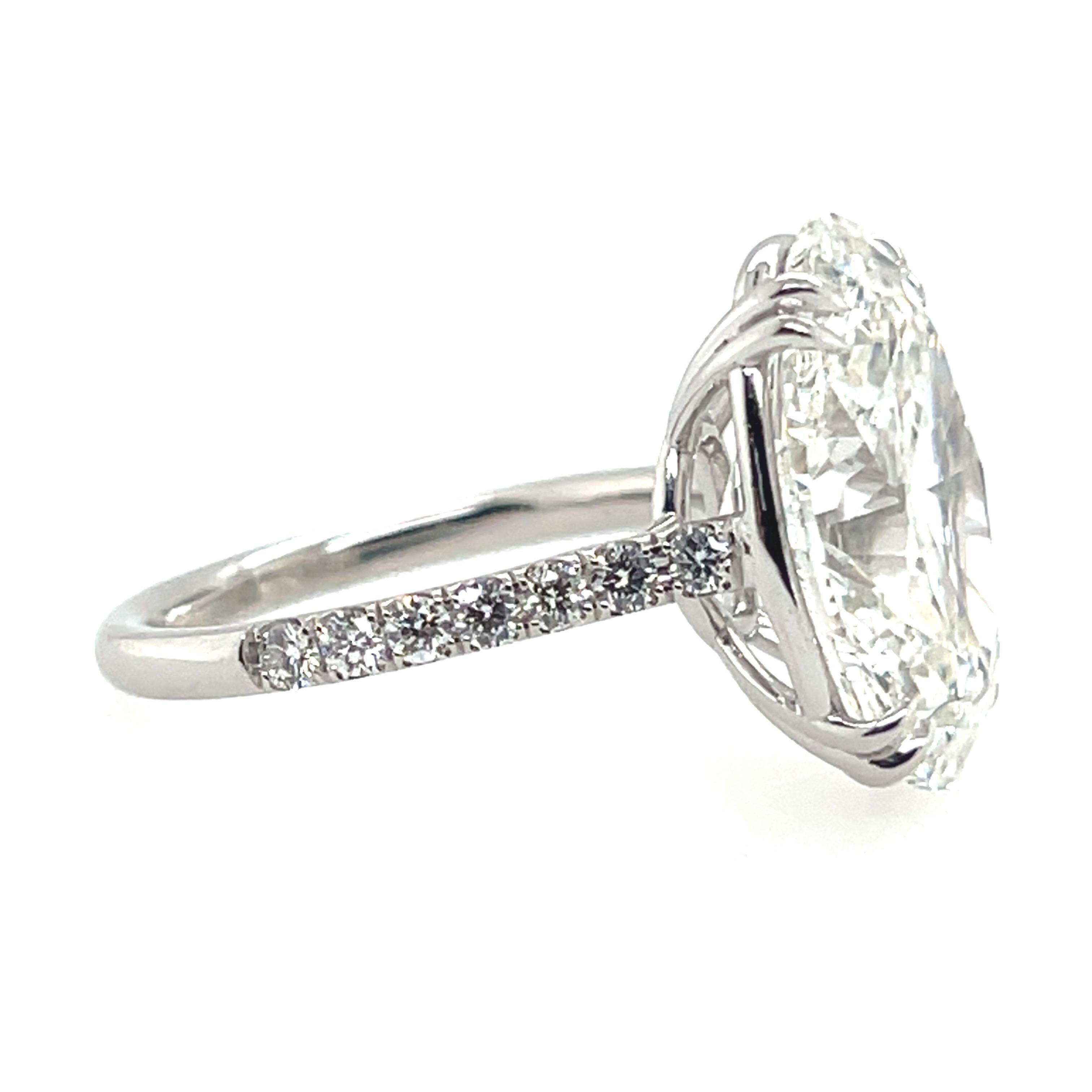Women's or Men's GIA Certified 9.01 Carat Natural Oval Brilliant G Color Diamond Engagement Ring For Sale