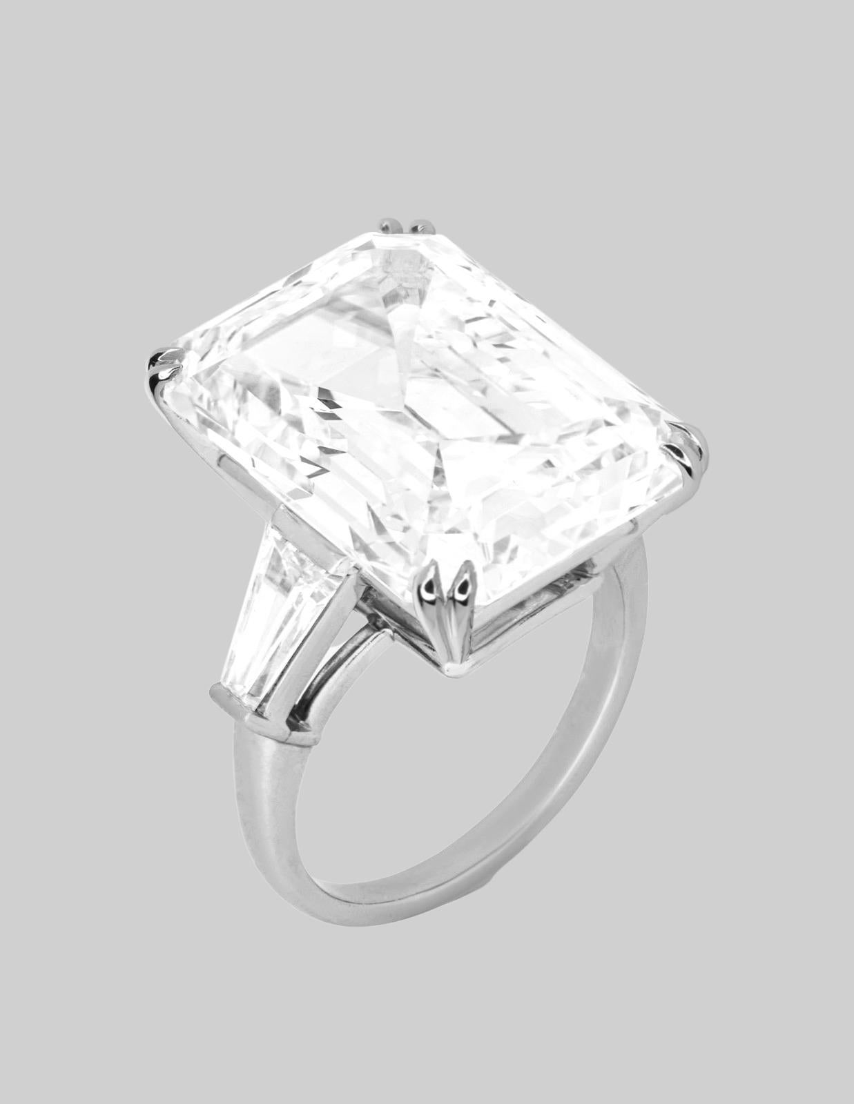GIA-zertifizierter 9,07 Karat Diamantring im Smaragdschliff, makellos, Farbe E (Moderne) im Angebot