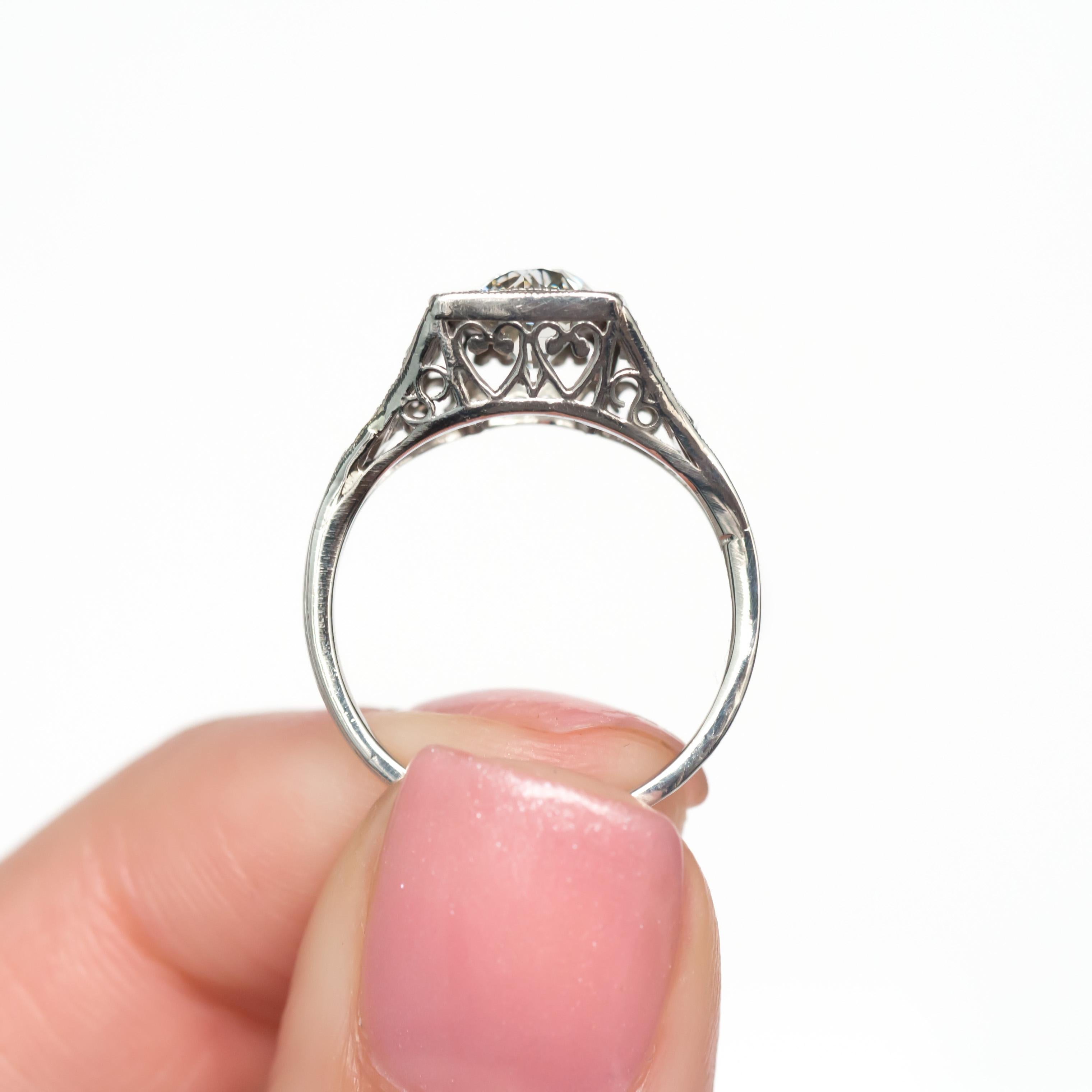 GIA Certified .91 Carat Diamond Platinum Engagement Ring In Good Condition For Sale In Atlanta, GA