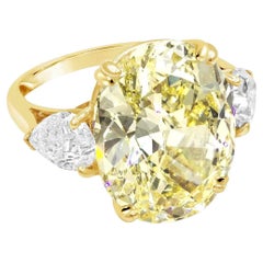 GIA Certified 9.21 Carat Fancy Light Yellow Oval Diamond Ring 