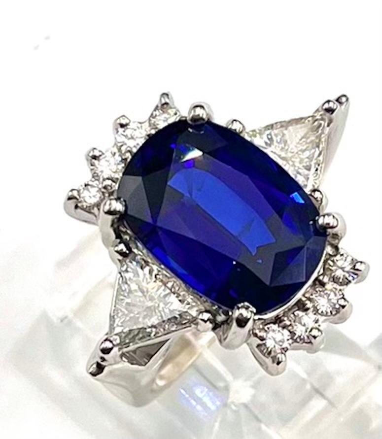 Women's or Men's GIA Certified 9.28Ct Cushion Cut Deep Blue Natural Sapphire Ring For Sale
