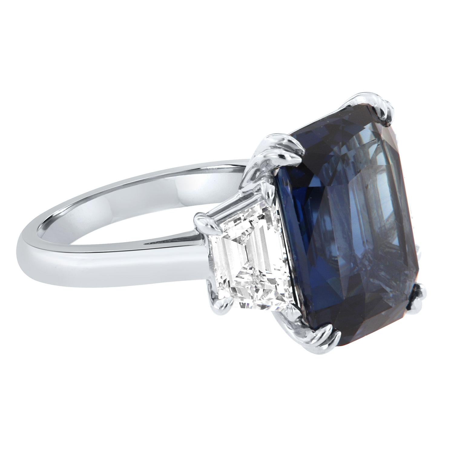 Taille émeraude Bague PLT avec saphir bleu et diamants de 9,29 carats, certifiés GIA, taille rare et non chauffée  en vente