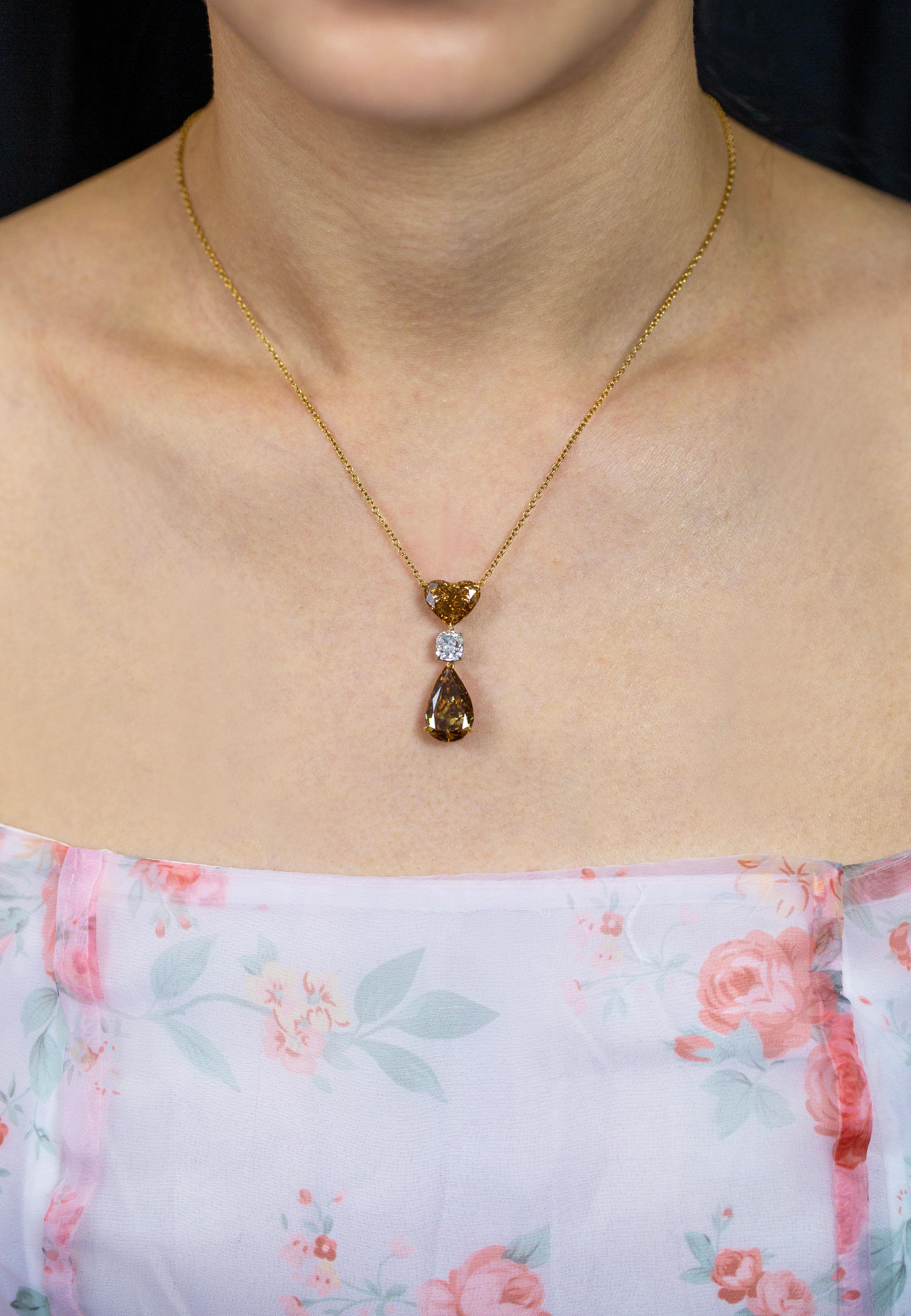 Collana con ciondolo a tre pietre con diamanti a taglio misto certificati GIA da 9,29 carati totali In condizioni Nuovo in vendita a New York, NY