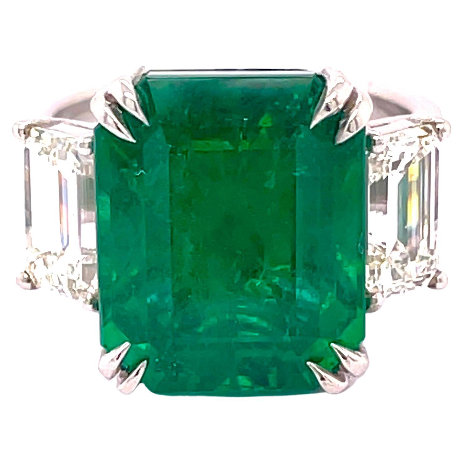 GIA Certified 9.32 Carat Natural Emerald Radiant Cut 3 Stone Ring For Sale
