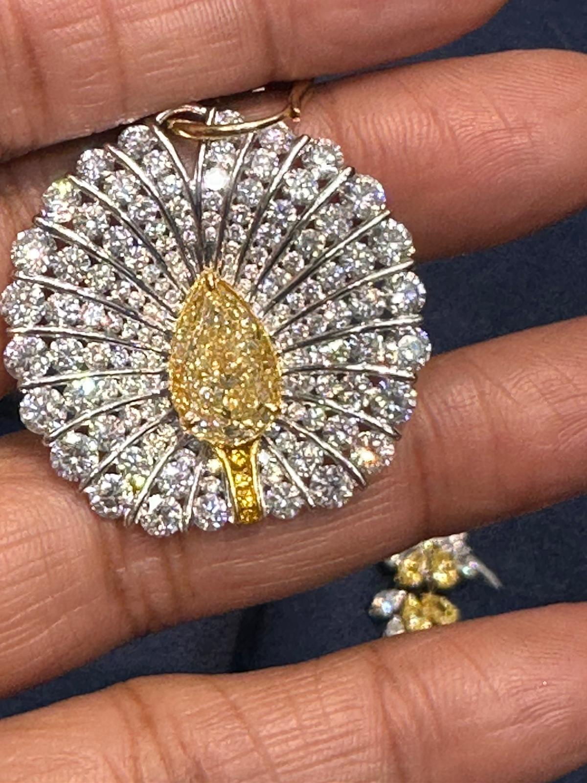 Boucles d'oreilles certifiées GIA en diamant blanc jaune de 9,347 carats 58 diamants en vente 9