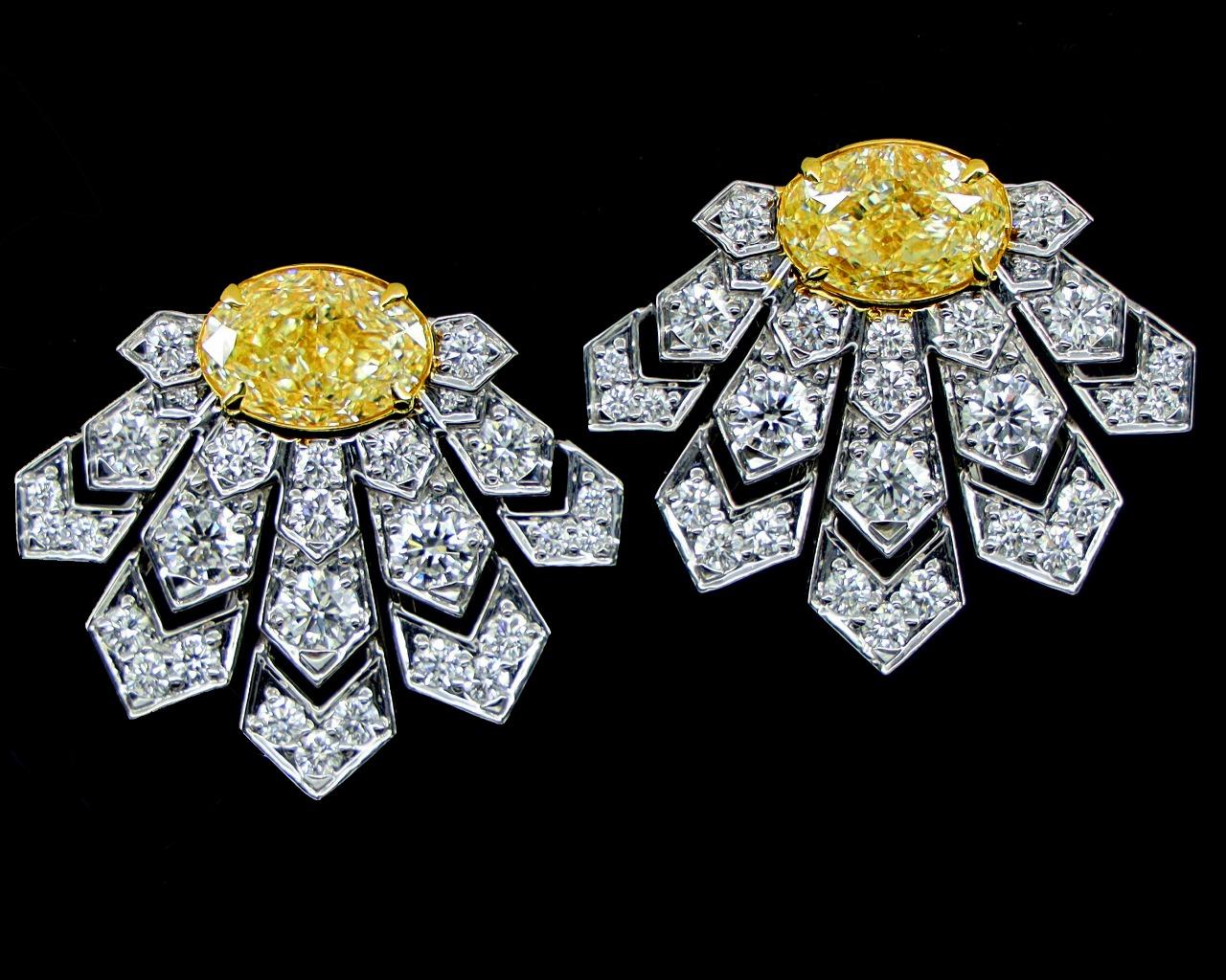 Boucles d'oreilles certifiées GIA 9.347 carats diamant jaune blanc 58 diamants- 2 certificats GIA
Poids brut 18.15 gms
Or 18k poids 16.281 gms
58 diamants - 9,347 carats
2 certificats GIA pour les deux diamants canaris de 3 carats chacun

Cert FC