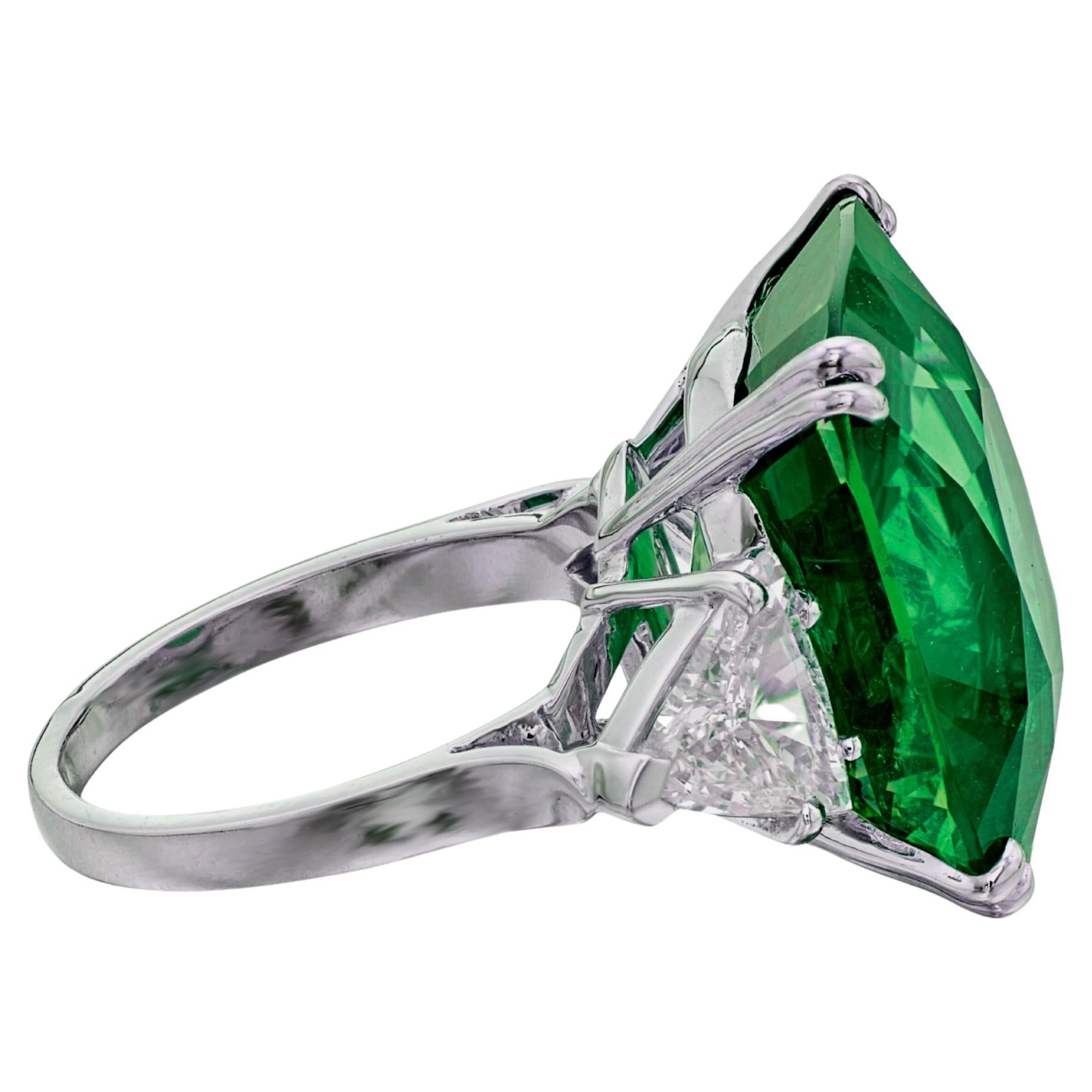 Taille coussin Bague avec diamant émeraude verte brésilienne certifiée GIA de 9,40 carats en vente