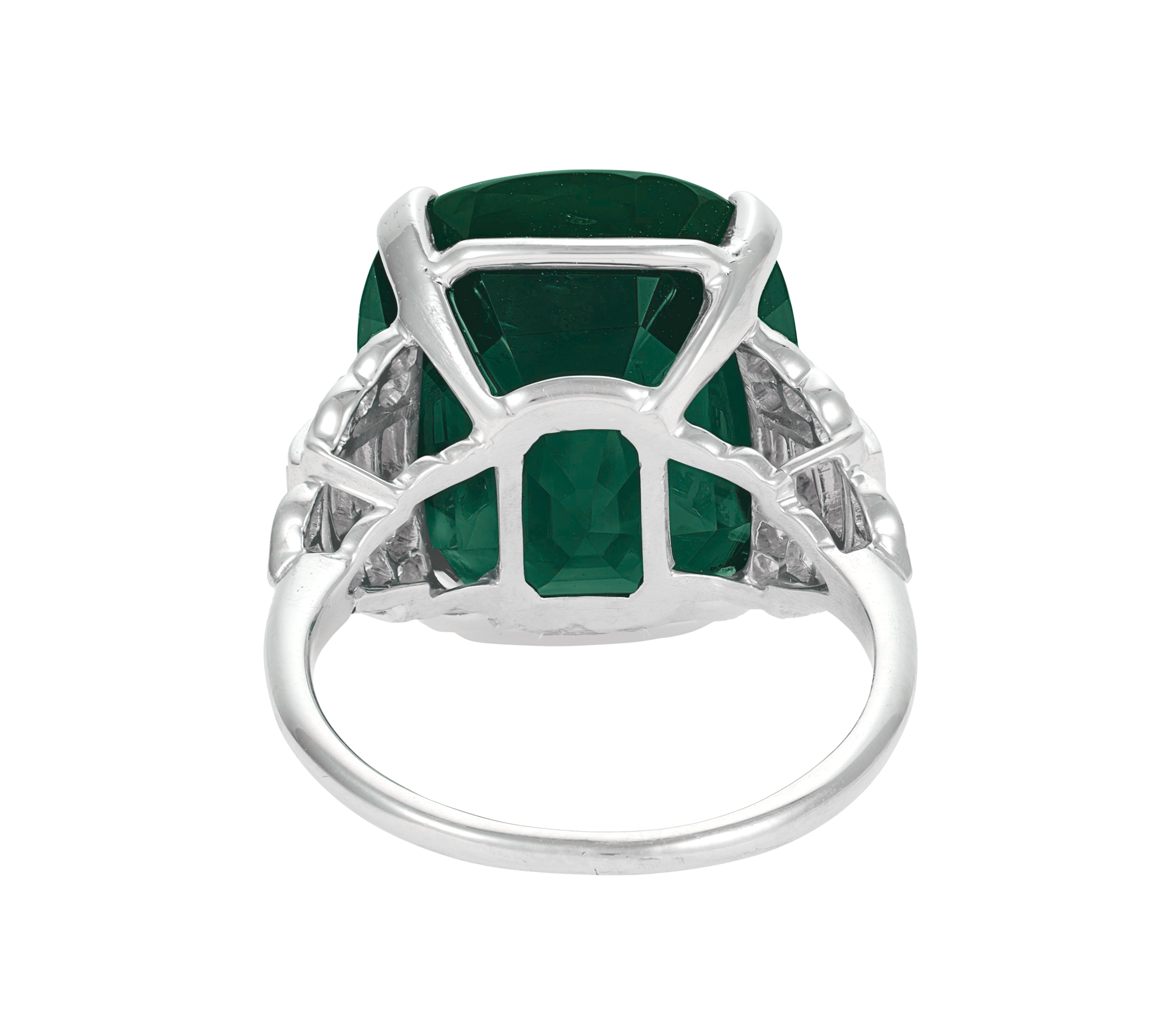 Moderno Certificato GIA 9,40  Anello in platino con diamante smeraldo verde da un carato in vendita