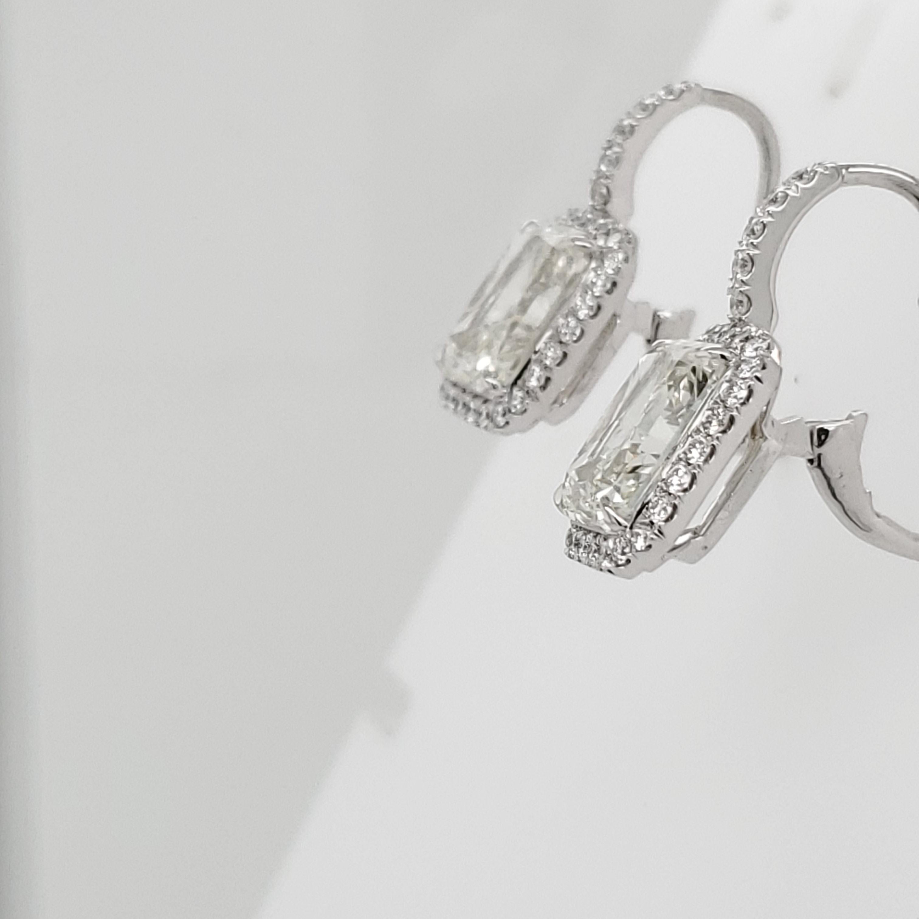 GIA Certified 9.40 Carat Radiant Cut Diamond Dangle Earrings In New Condition In New York, NY